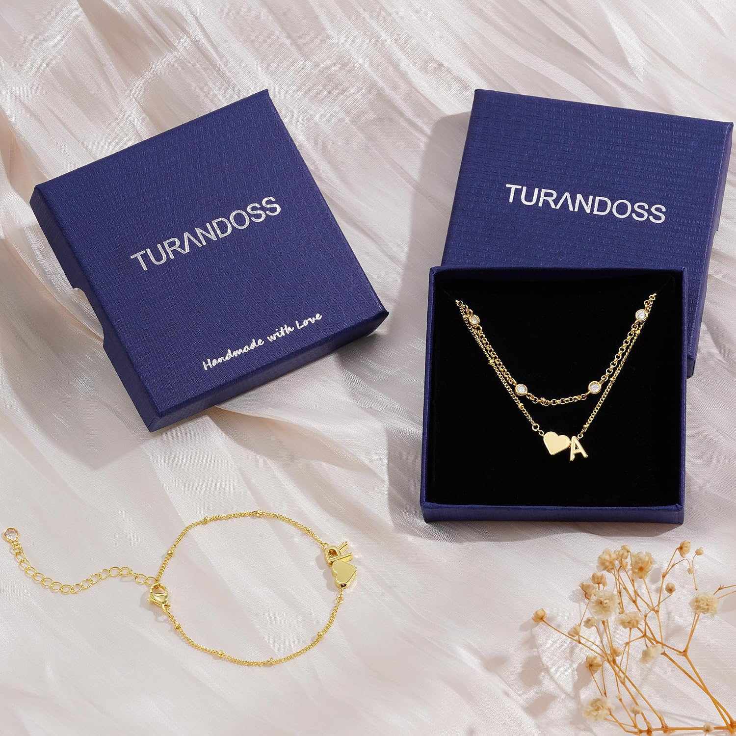 Detalle 2 de Turandoss Bracelet Lettre Initiales pour femme en plaqué or 14 carats (A-Z) – bracelet personnalisé