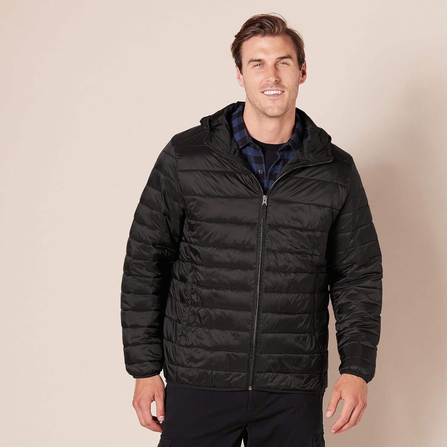 Thumbnail 5 de Amazon Essentials Men's Lightweight Water-Resistant Packable Hooded Puffer Jacket