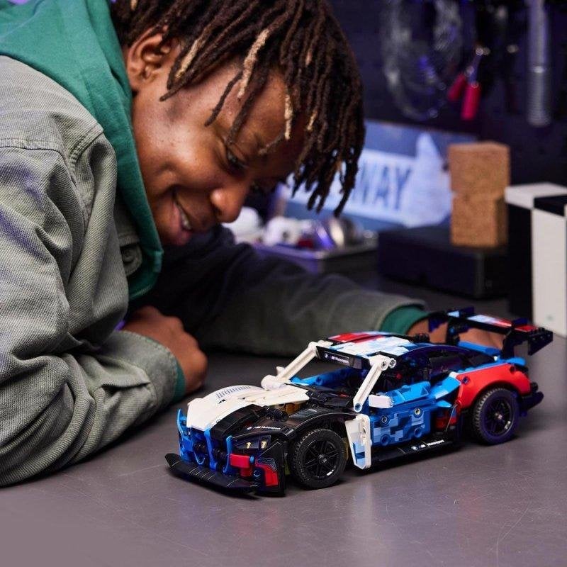 Detalle de LEGO Technic BMW M4 GT3 EVO 42226: 747 piezas para amantes de la ingeniería y las carreras