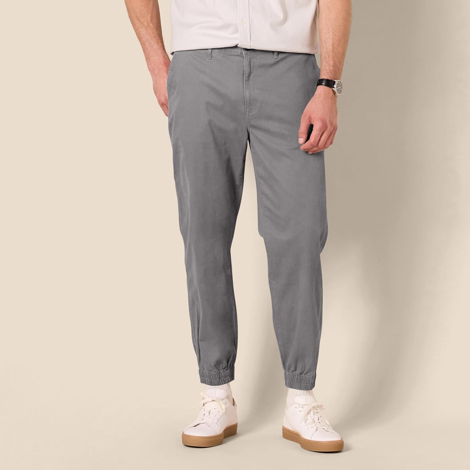 Thumbnail 5 de Amazon Essentials Men’s Straight-Fit Chino Jogger Trousers