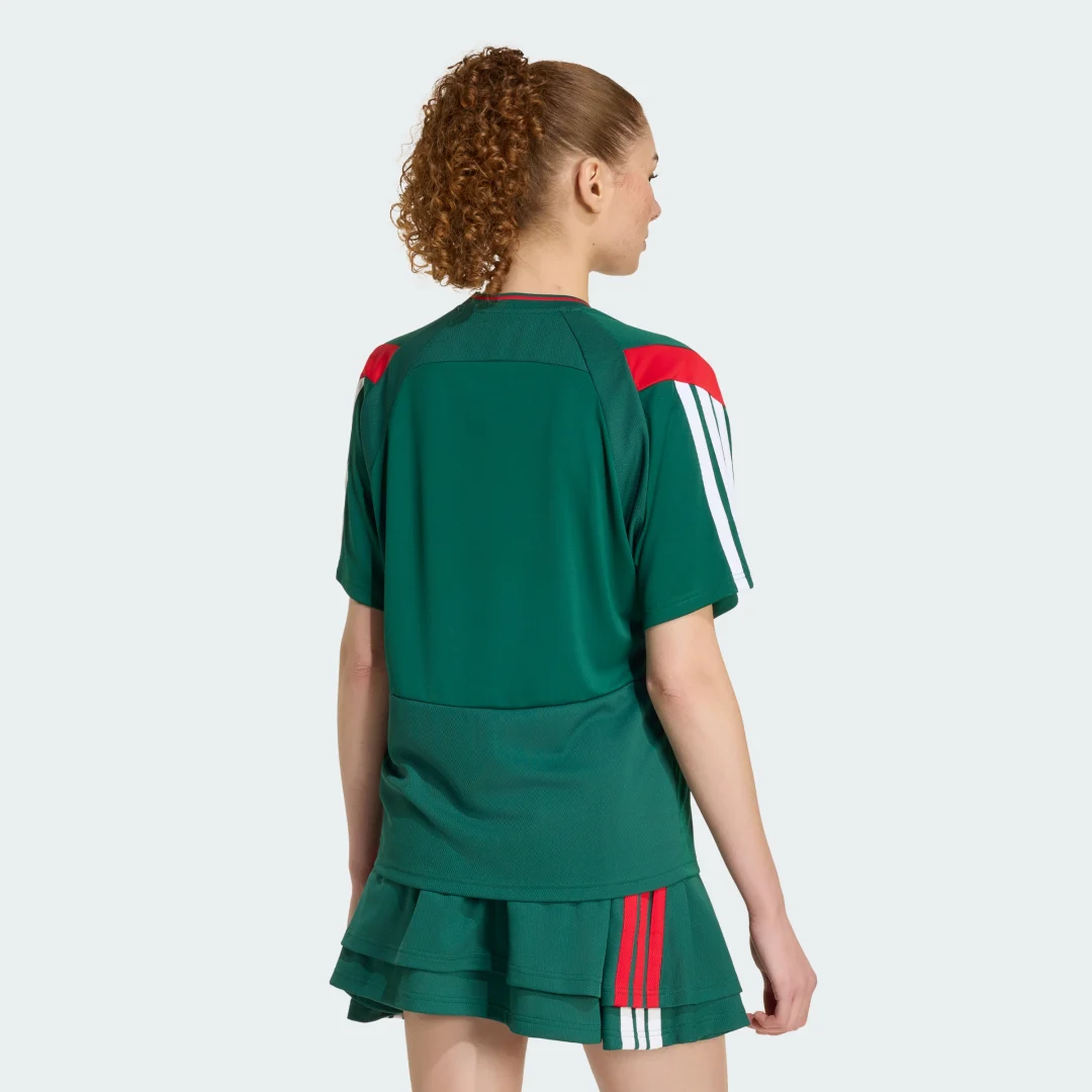 Detalle de Camiseta House of Tiro de Adidas en verde: comodidad para el día a día