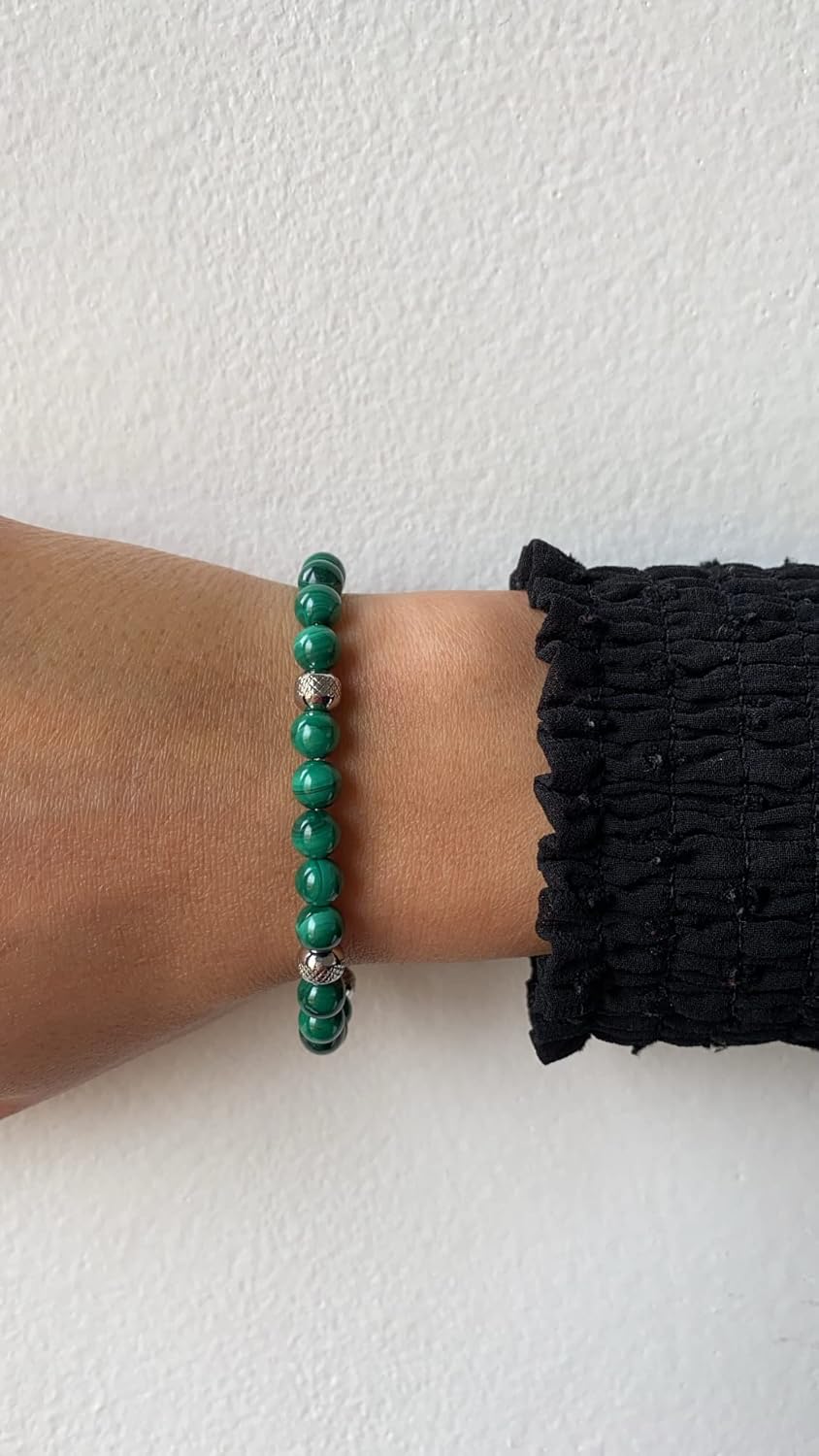 Detalle 2 de 10:10 Bracciale in acciaio inox con malachite naturale da 6 mm e perle in acciaio inox – design versatile, fattura italiana