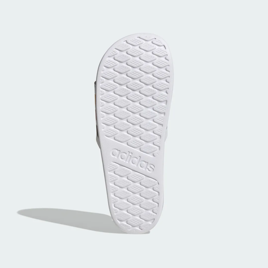 Detalle de Adidas Adilette Comfort 2.0 Alemania: chanclas simples, cómodas y versátiles