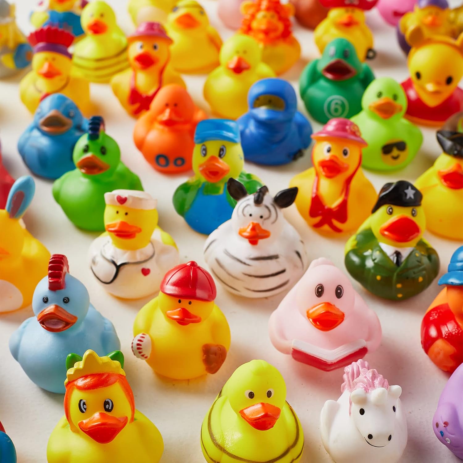 Detalle de ValenLyra 100-Pack Rubber Duck Set — 2.3" Bulk Floater Ducky Assortment