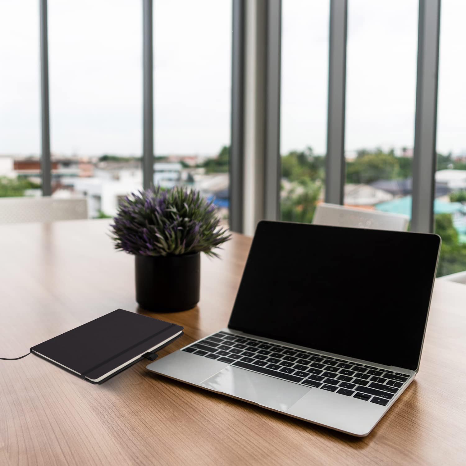 Detalle de delka A4 Notebook: Vegan Leather-Feel Notebook for Everyday Writing