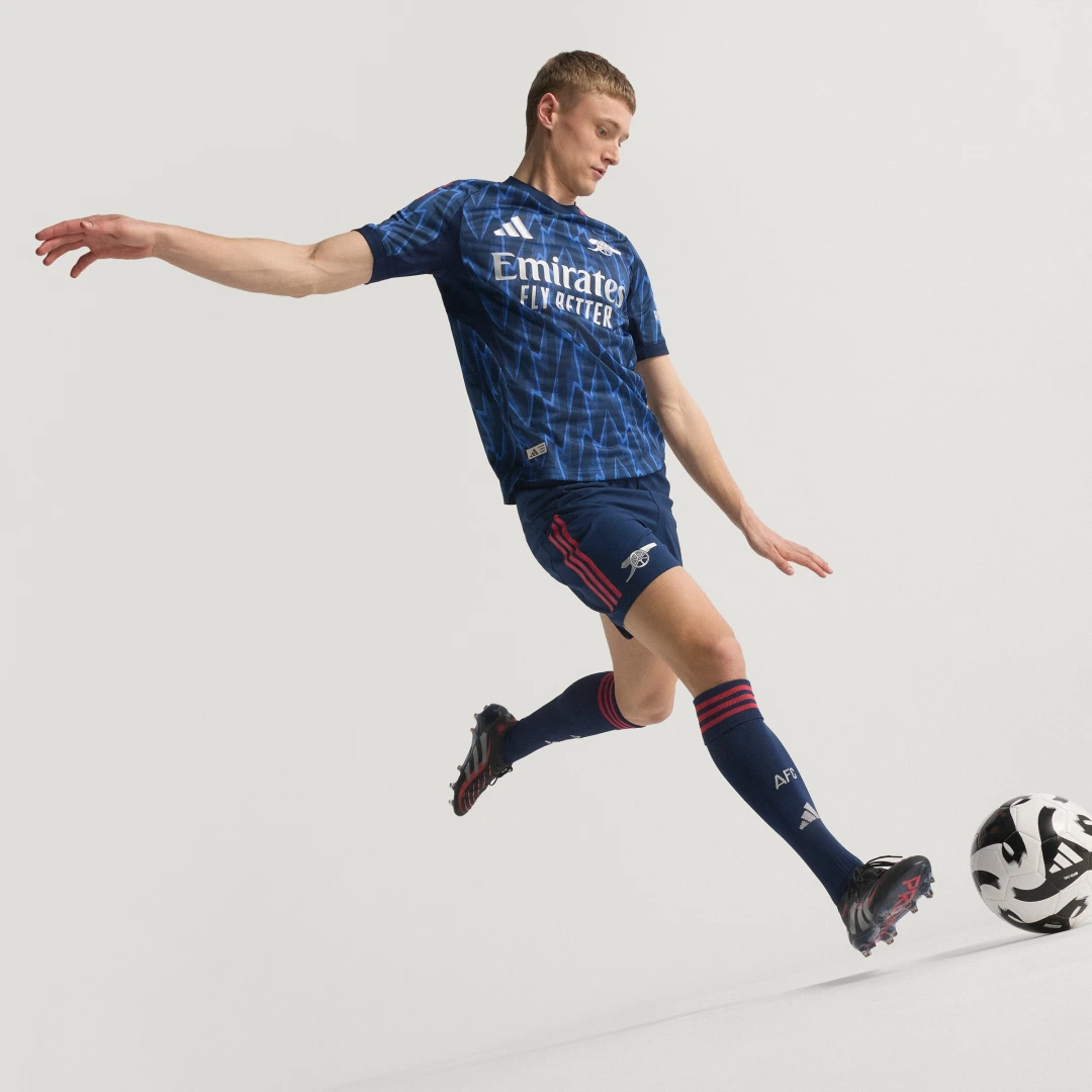 Detalle 2 de Camiseta Arsenal 25/26 Segunda Equipación Oficial — Adidas