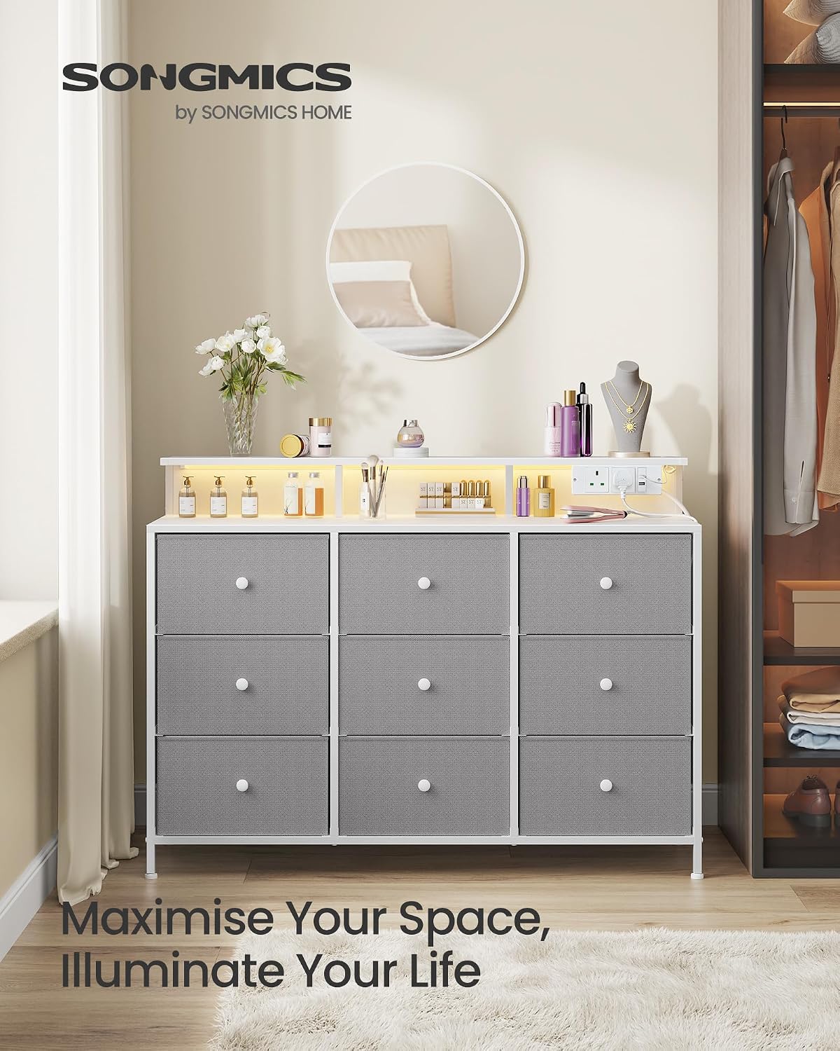 Detalle de SONGMICS BELLAH LTS519G02 9-Drawer Chest with LED Lights and Charging Station