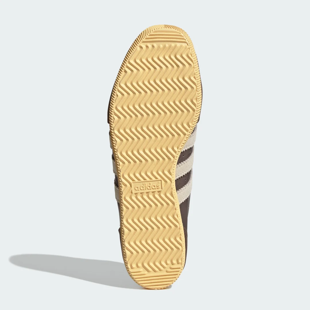 Detalle de Adidas Japan Decon, zapatilla marrón