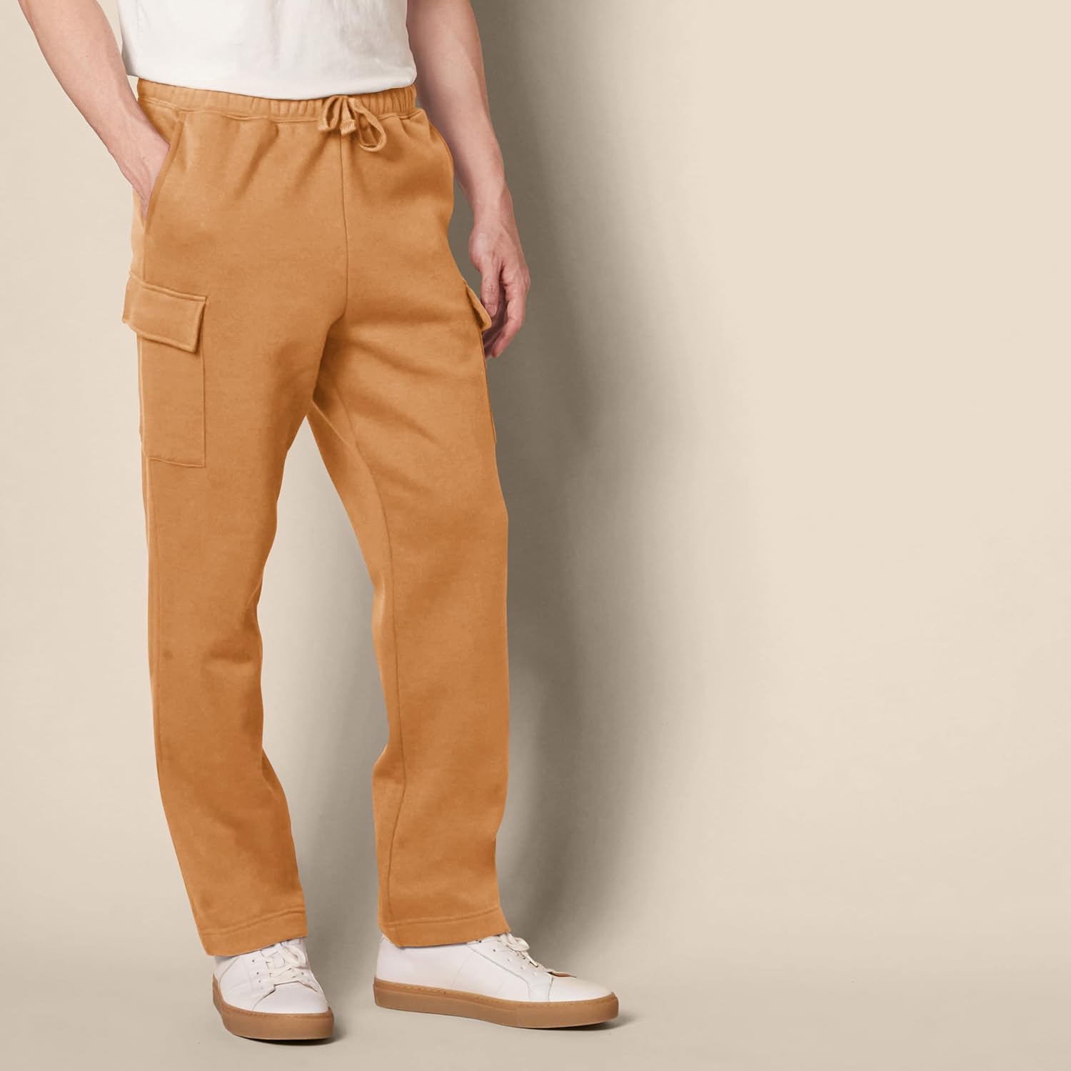 Thumbnail 2 de Amazon Essentials Men's Cargo Fleece Open Hem Sweatpant