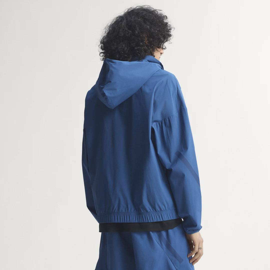 Detalle de Sudadera de Tejido Técnico Adidas Z.N.E. (Azul) para uso diario y entrenamiento