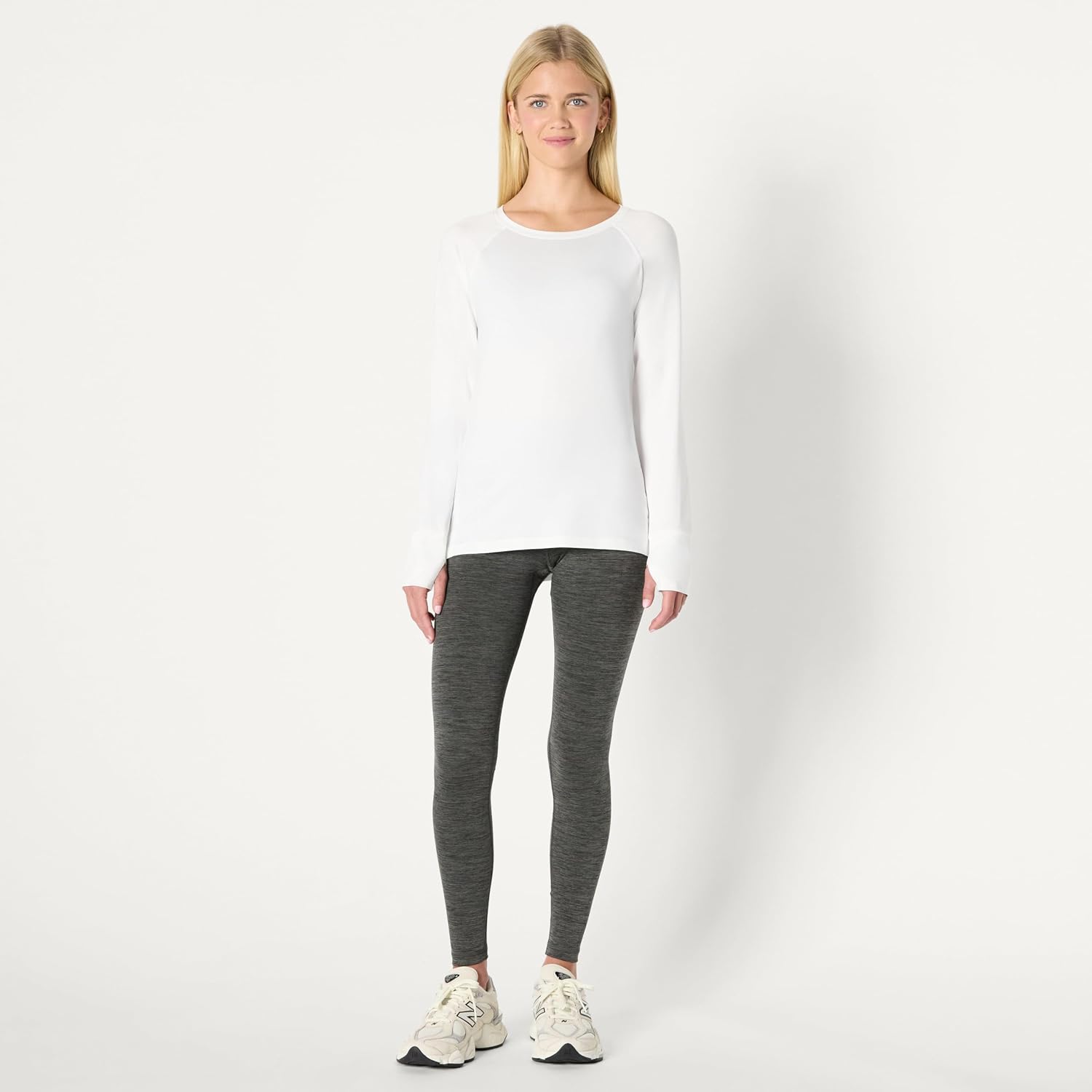 Detalle de Amazon Essentials Damen Leichtes Schnelltrocknendes Tech Stretch Langarm-T-Shirt mit Rundhalsausschnitt – Relaxed Fit (Auch in Übergröße erhältlich)
