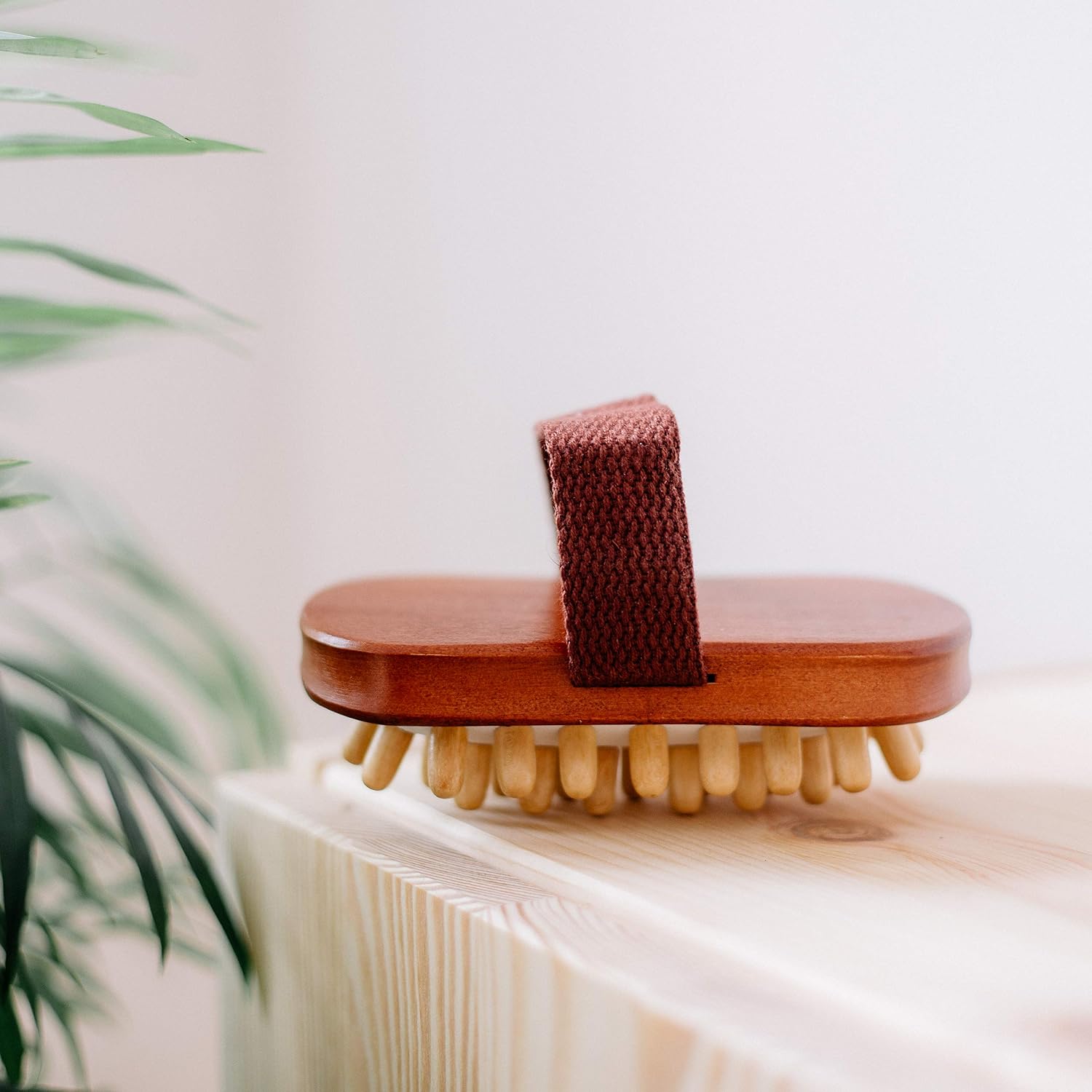 Detalle 2 de Croll & Denecke Wooden Cellulite Massager, Manual Wooden Body Brush