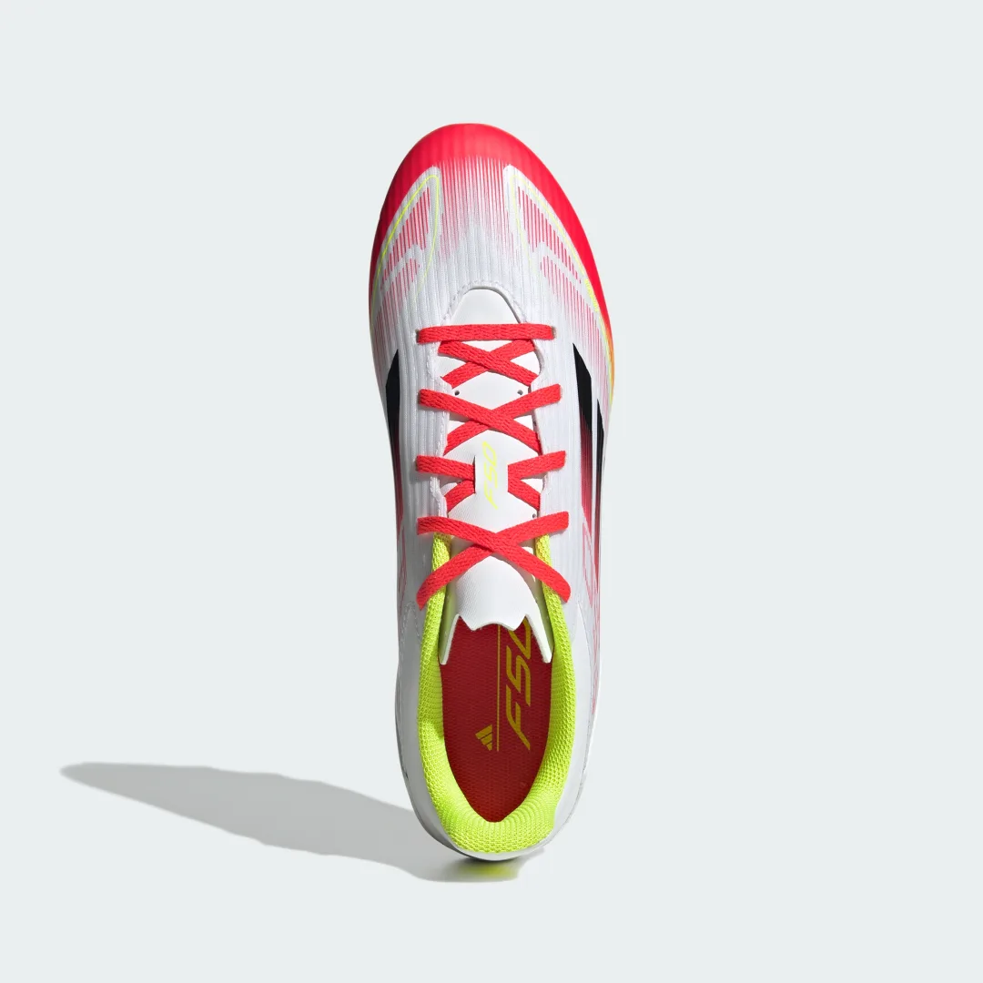 Thumbnail 2 de Bota de fútbol Adidas F50 Club para césped natural seco y multisuperficie, color blanco