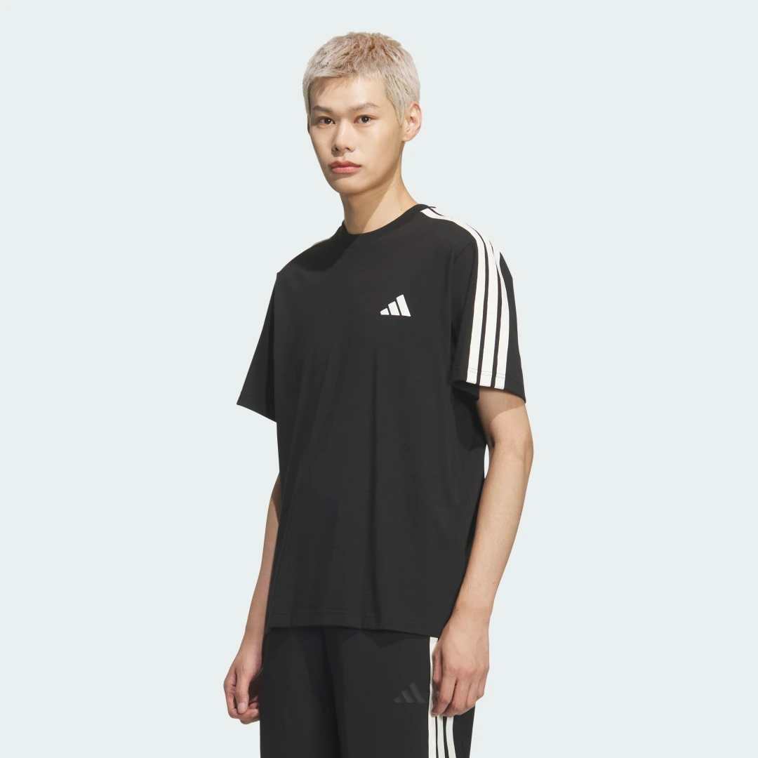 Detalle de Adidas Camiseta ST 3ST P/V en Negro: estilo básico, comodidad diaria