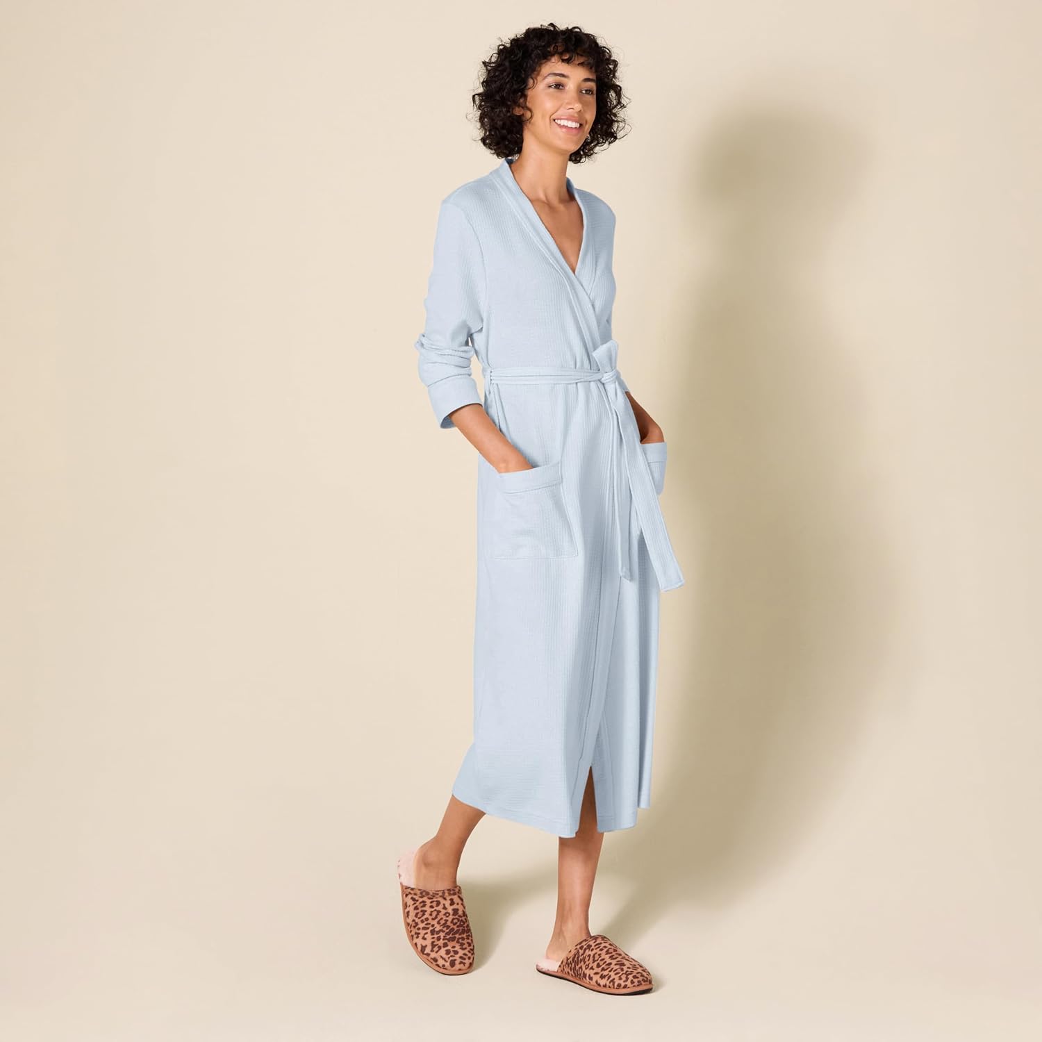 Thumbnail 4 de Amazon Essentials Women's Lightweight Waffle Full-Length Bath Robe with Pockets (Plus Size Available)