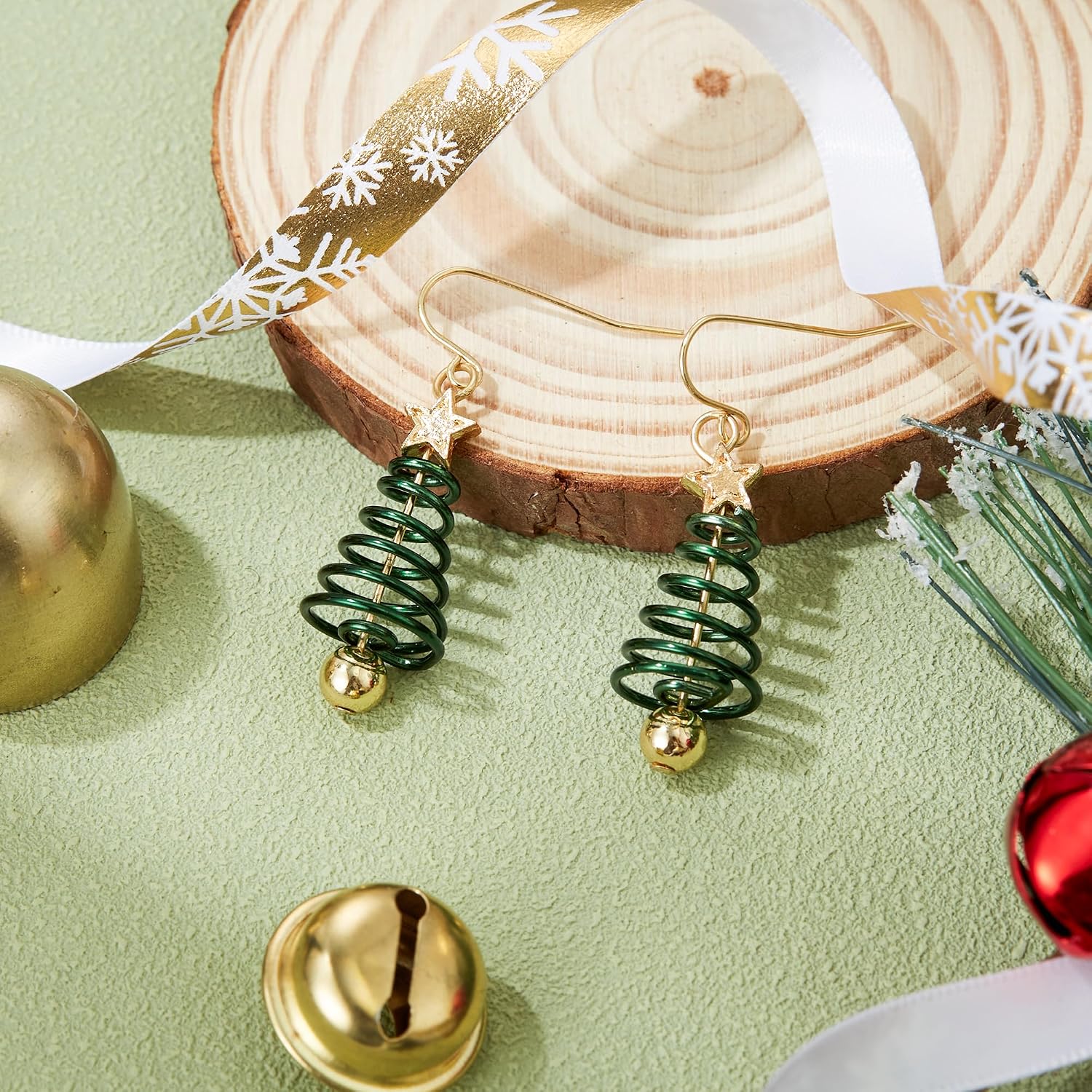 Detalle de Clearine Orecchini Albero di Natale per donna – orecchini pendenti a chiusura a gancio, smalto verde