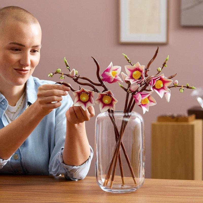 Detalle de LEGO Botanicals Ramas de Magnolia 11510 (435 piezas) – Arte floral para decoración y clonación creativa