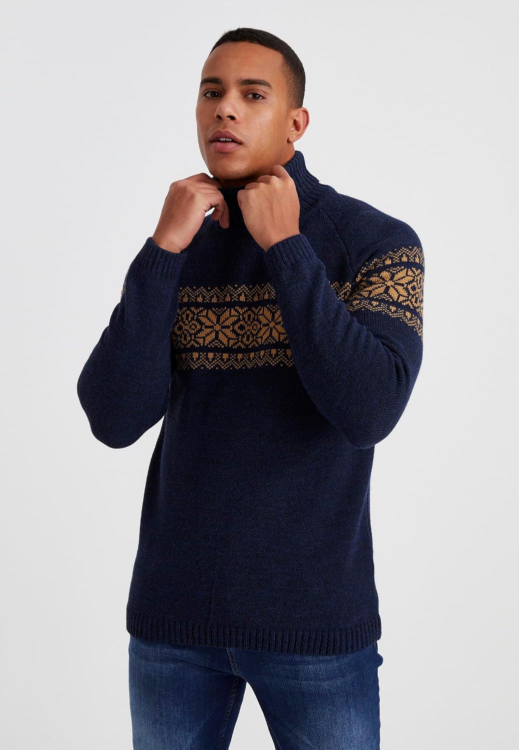 Detalle de Leif Nelson pull à col roulé homme en tricot norvégien à motif d’hiver