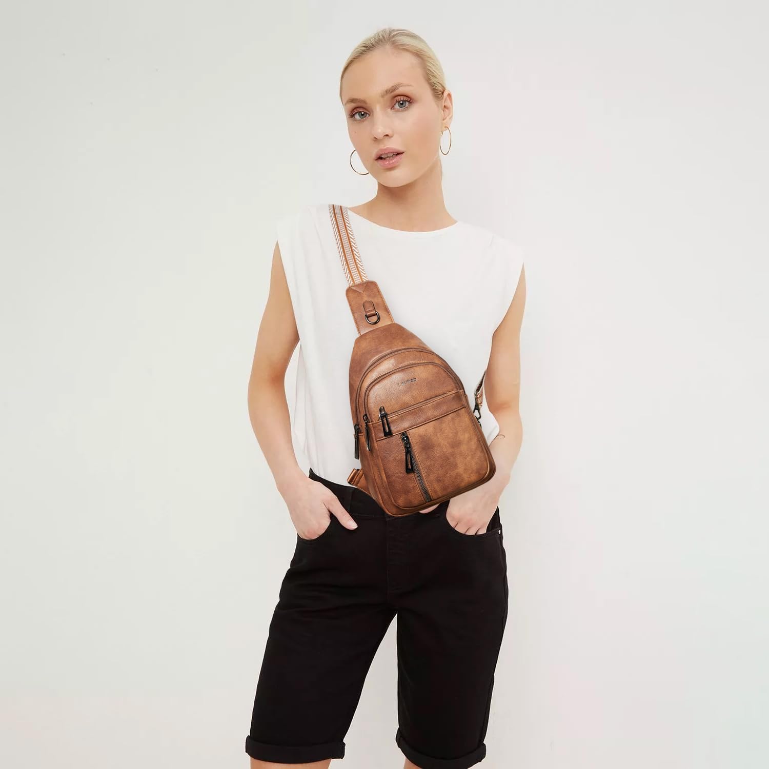Detalle 2 de LATMAP 7L Sling Bag: Versatile Faux Leather Crossbody for Everyday Carry