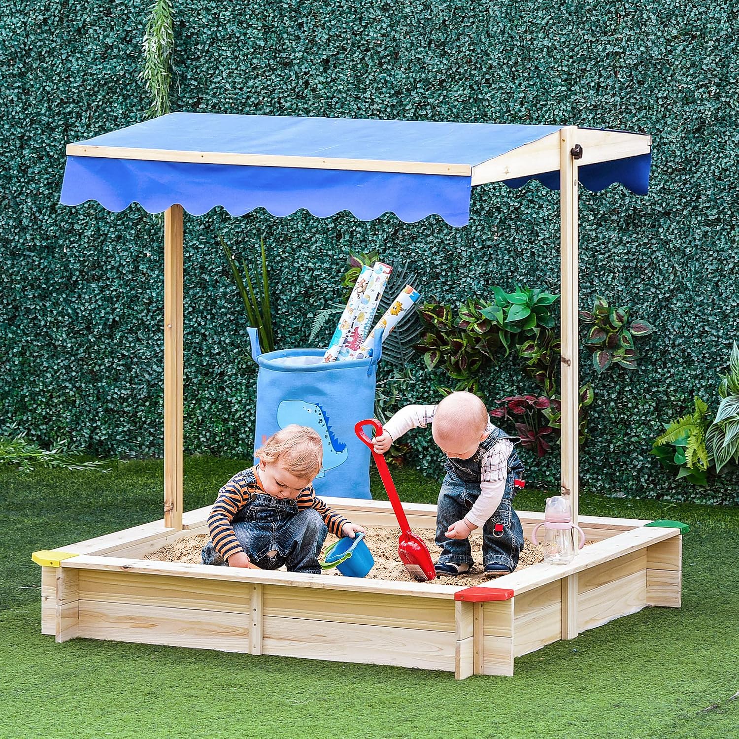 Detalle de Outsunny Bac à sable en bois carré avec couvercle et toit réglable 1,2 m (1,2L x 1,2l x 1,2H)