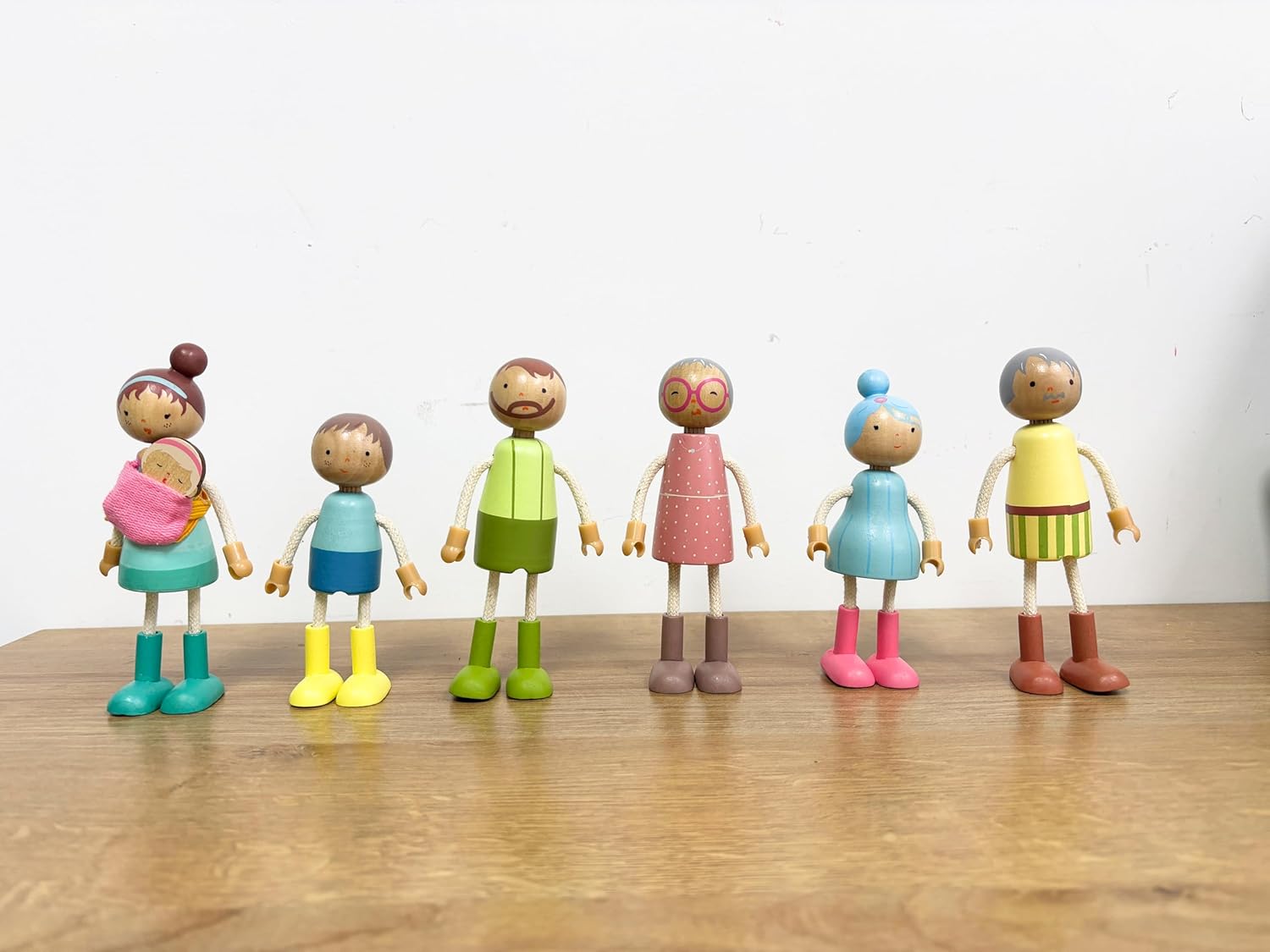 Thumbnail 3 de Wooden dollhouse family set of 7