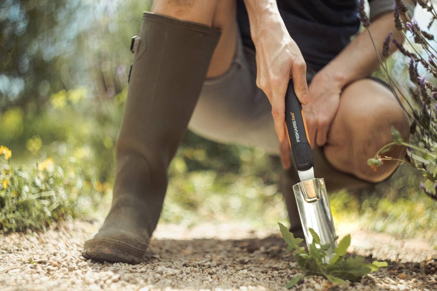 Detalle 2 de Fiskars Xact 1027046 ogrässtickare för djupa rötter, 39,6 cm