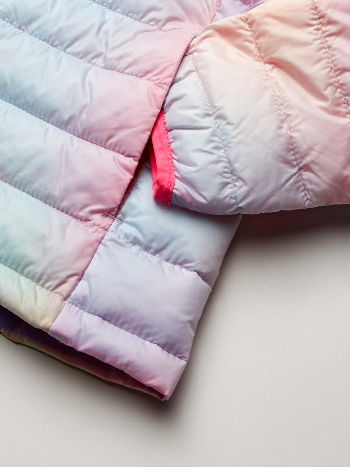 Thumbnail 2 de Amazon Essentials Girls and Toddlers' Lightweight Water-Resistant Packable Hooded Puffer Jacket