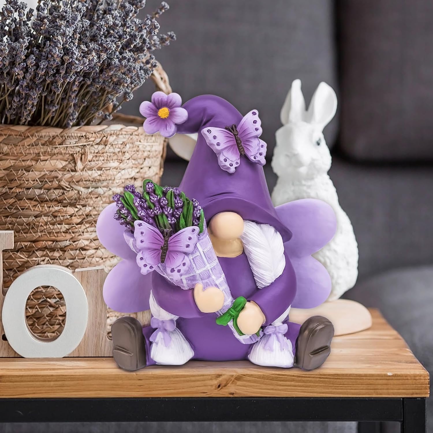 Detalle de Generic Lavender Gnome Resin Figurine, Purple 5.9-Inch Spring and Summer Decor