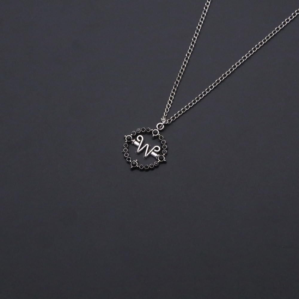 Thumbnail 5 de MayDee Wednesday Cosplay-Zubehör: Addams-Halskette mit W-Symbol-Anhänger (Unisex)