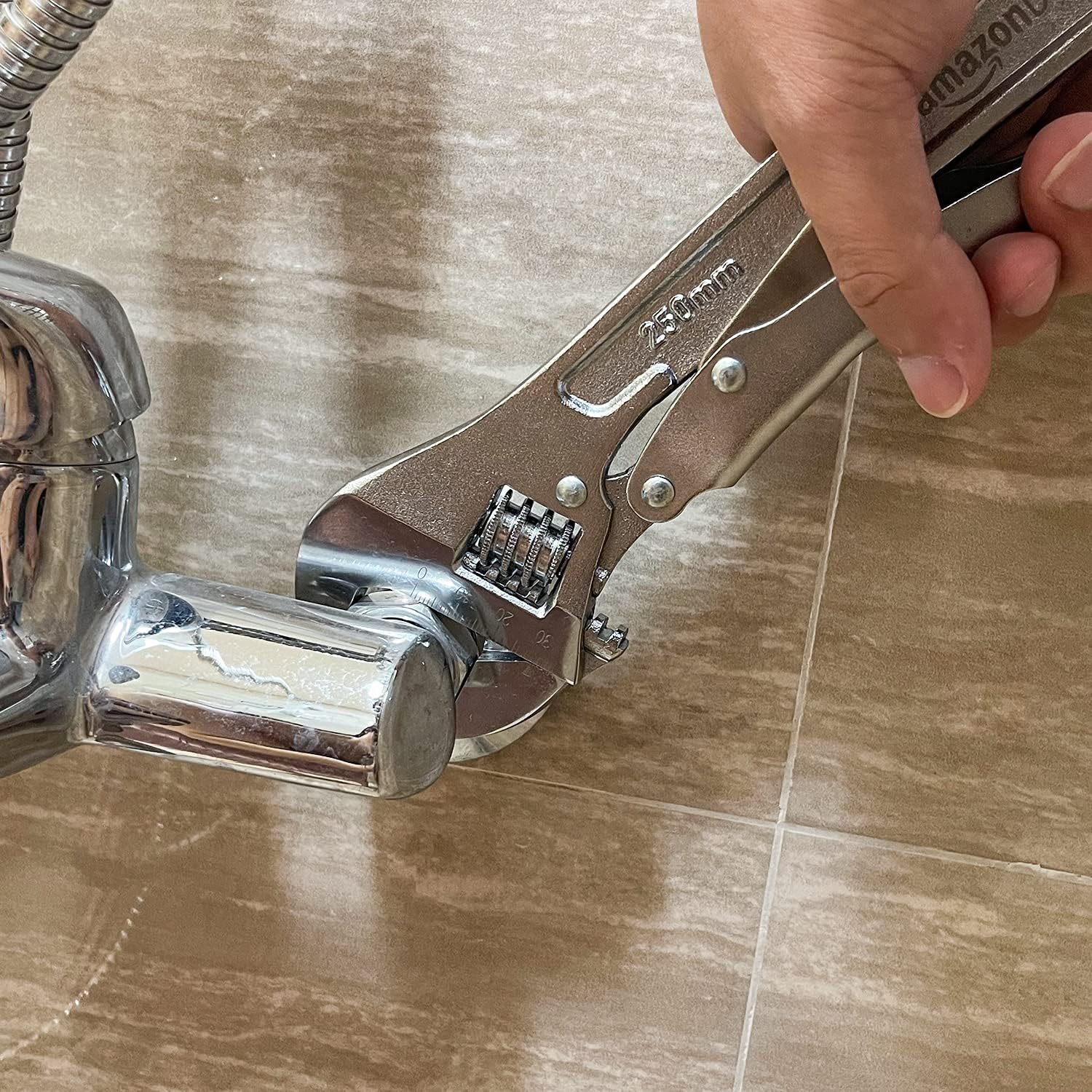 Thumbnail 5 de Amazon Basics 10 in Locking Adjustable Wrench