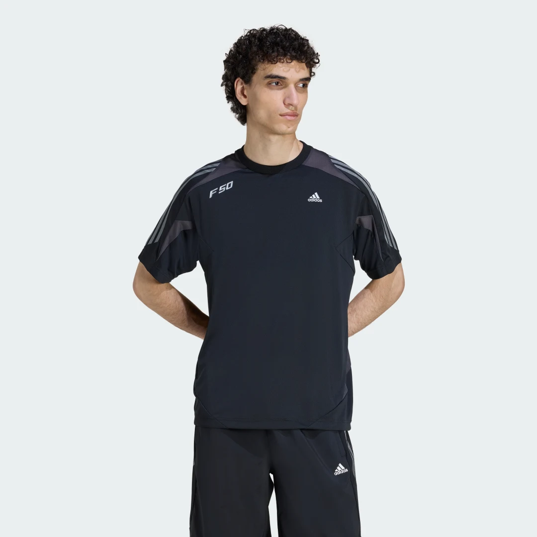 Detalle de Camiseta de manga corta F50 de Adidas, color negro