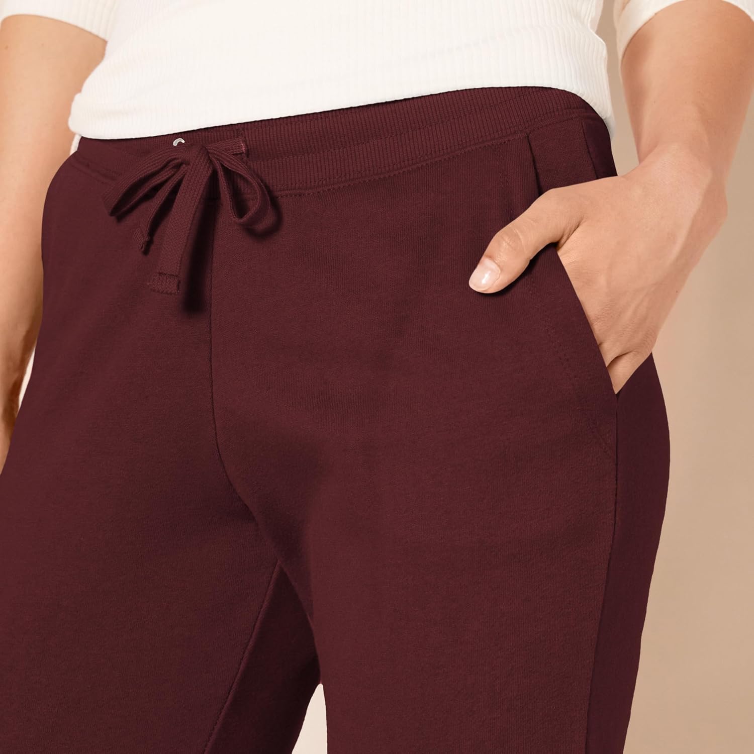 Detalle 2 de Amazon Essentials Women’s Fleece Cuffed Jogging Bottoms (Plus Size available)
