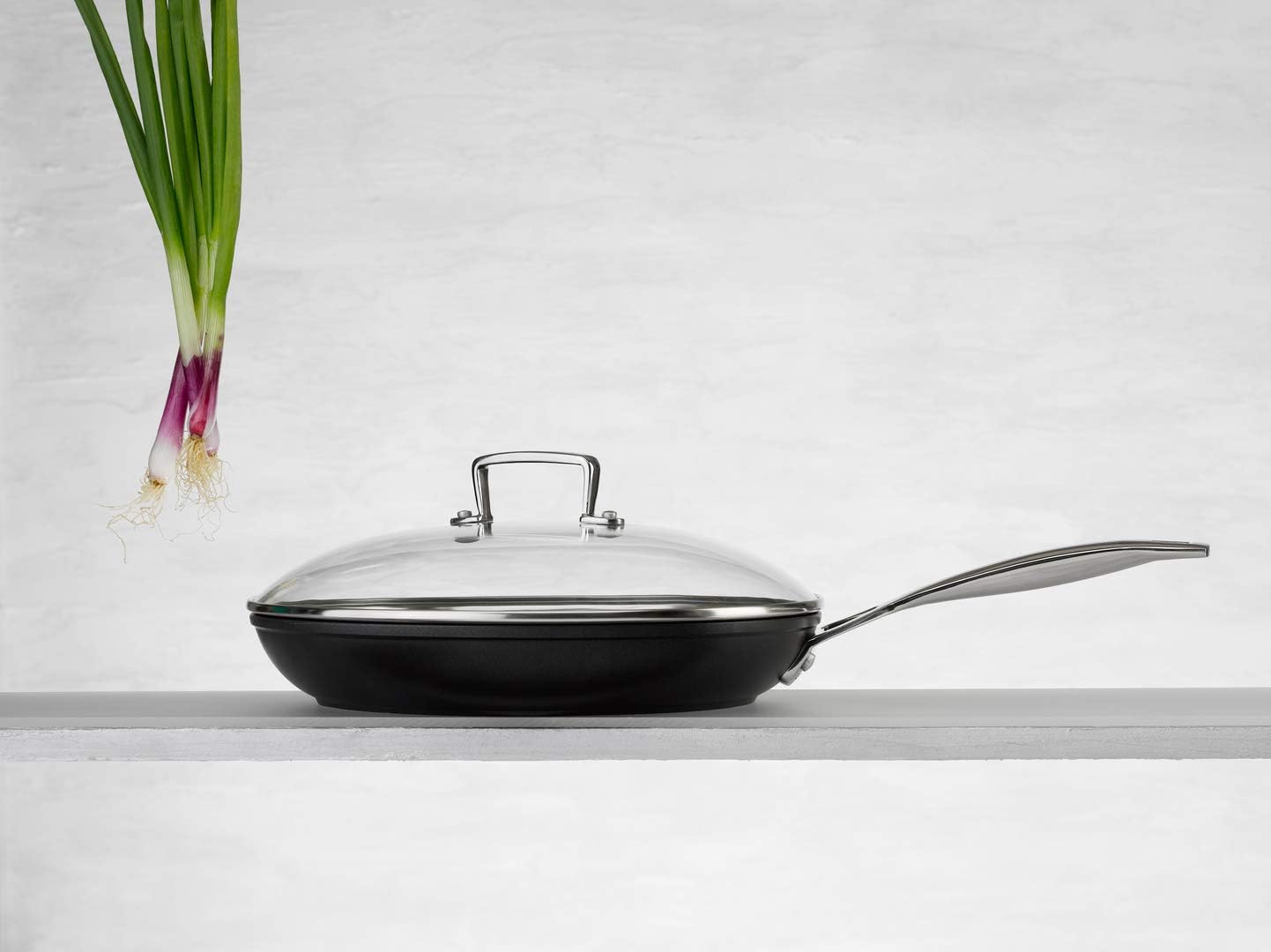 Thumbnail 4 de LE CREUSET Toughened Non-Stick 28x4.5cm Frying Pan