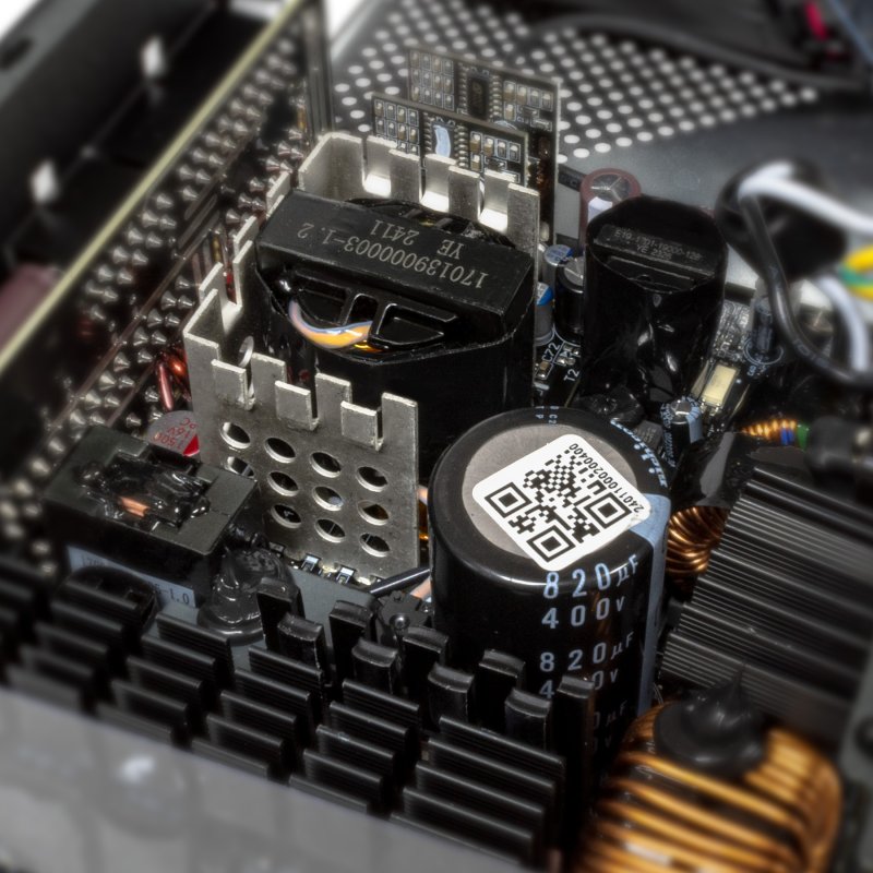 Detalle de Abysm Morpheo GX5 1000W 80 Plus Gold fuente de alimentación para PC 🔌