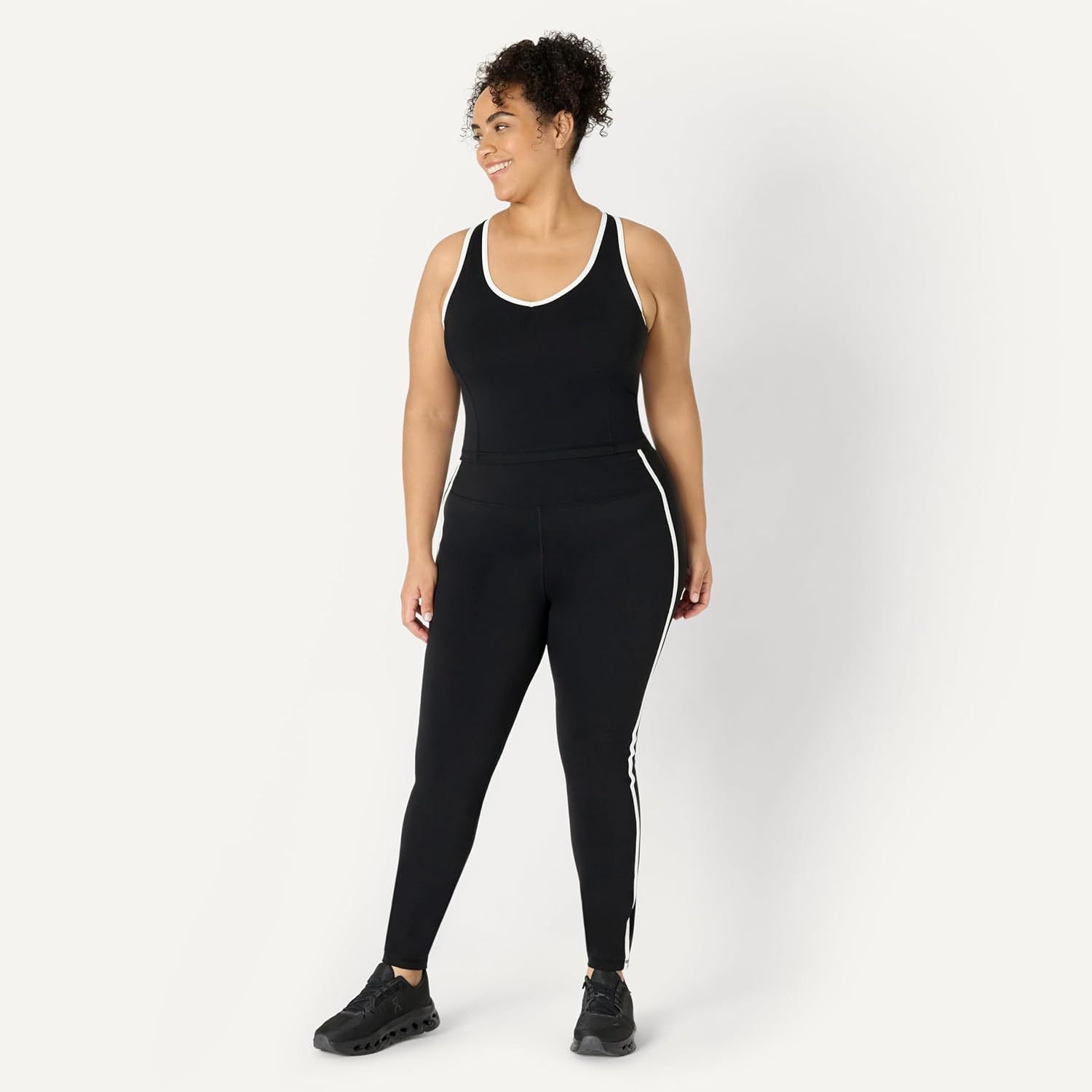Detalle de Amazon Essentials Women's Active FormFlex Buttery Soft Light Support Crop Tank with Bra