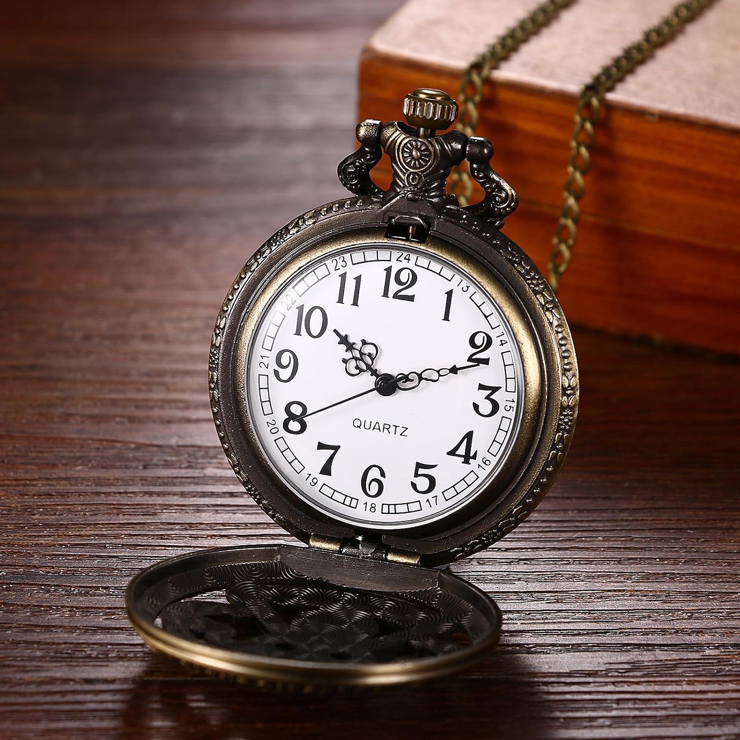 Thumbnail 2 de Avaner Taschenuhr mit Kette Vintage in Bronze – Analoguhr aus Quarz mit arabischen Ziffern