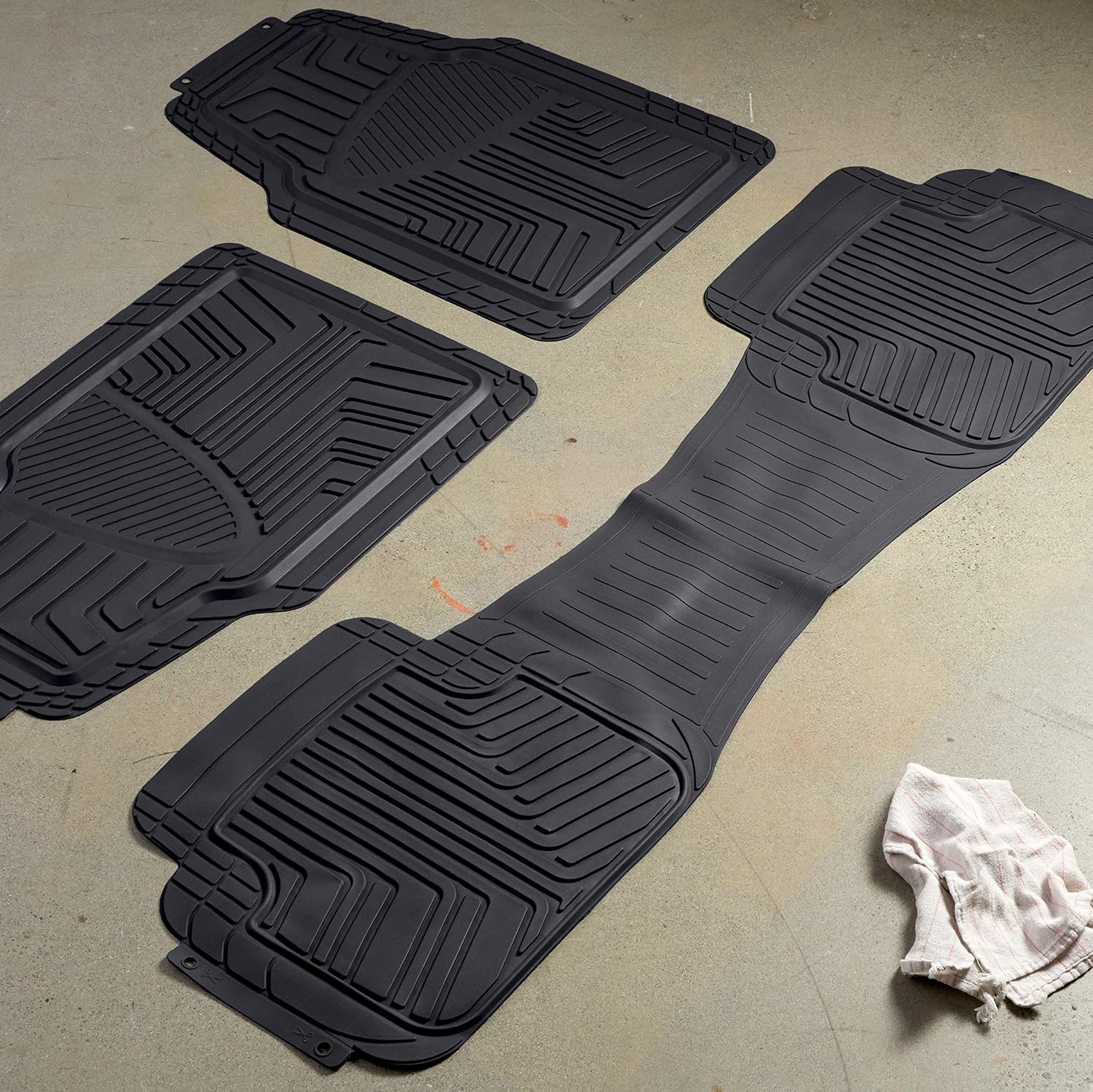 Detalle de Amazon Basics Tappetini in gomma per auto, SUV e camion set da 3 pezzi – protezione integrale per sedile posteriore