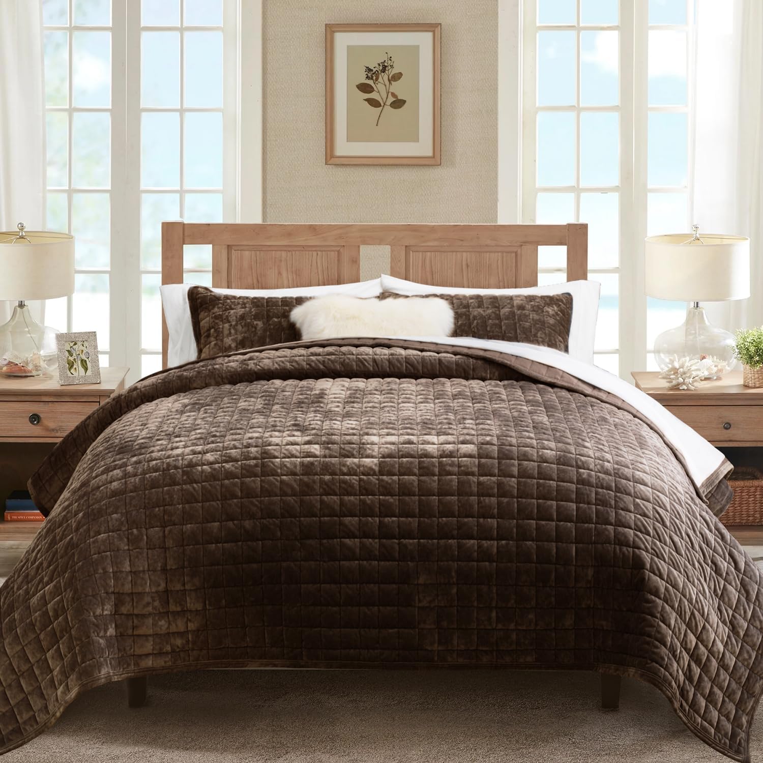 Detalle de RECYCO Luxury Velvet Quilt Set King Size in Walnut Brown