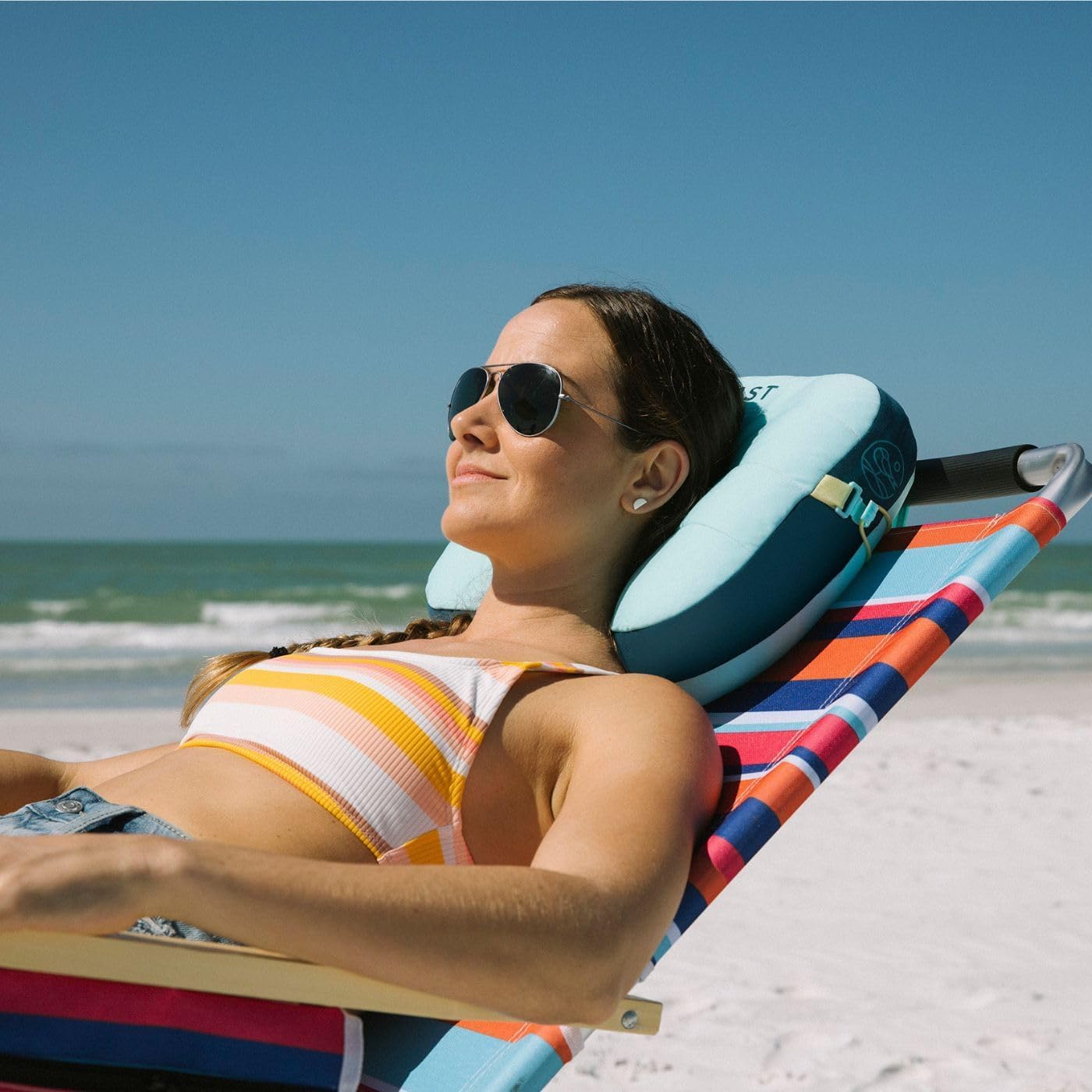 Detalle de Ballast Beach Pillow: Stays Put, Soft, and Compact for Any Beach Day