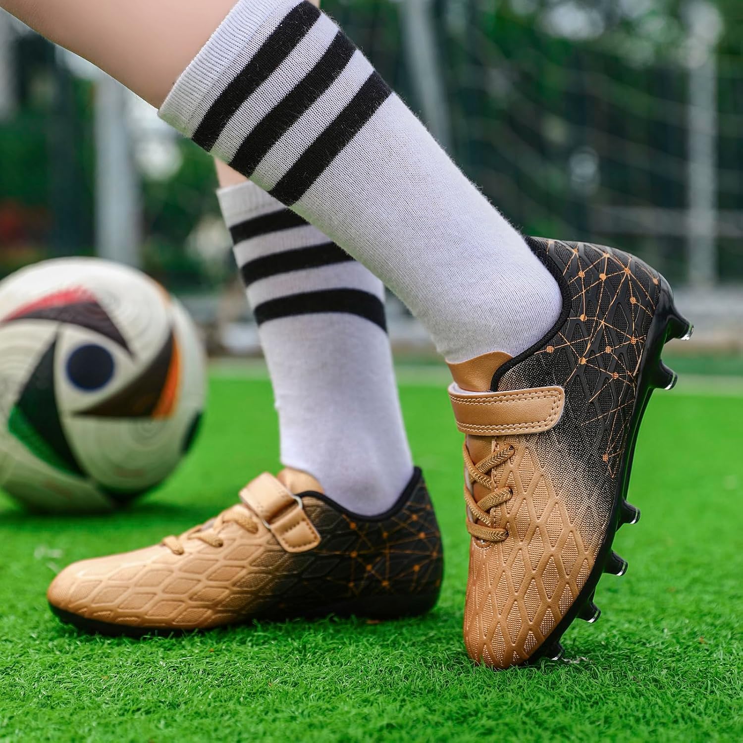 Detalle de DimaiGlobal Kinder-Fußballschuhe mit Stollen (Klettverschluss) für Kunstrasen und festen Boden