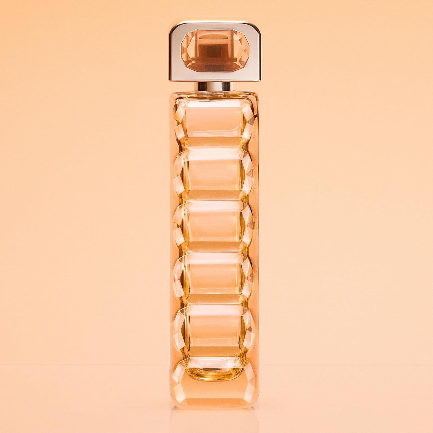 Detalle de Boss Orange Eau de Parfum da donna 50 ml: mela, bergamotto e vaniglia cremosa