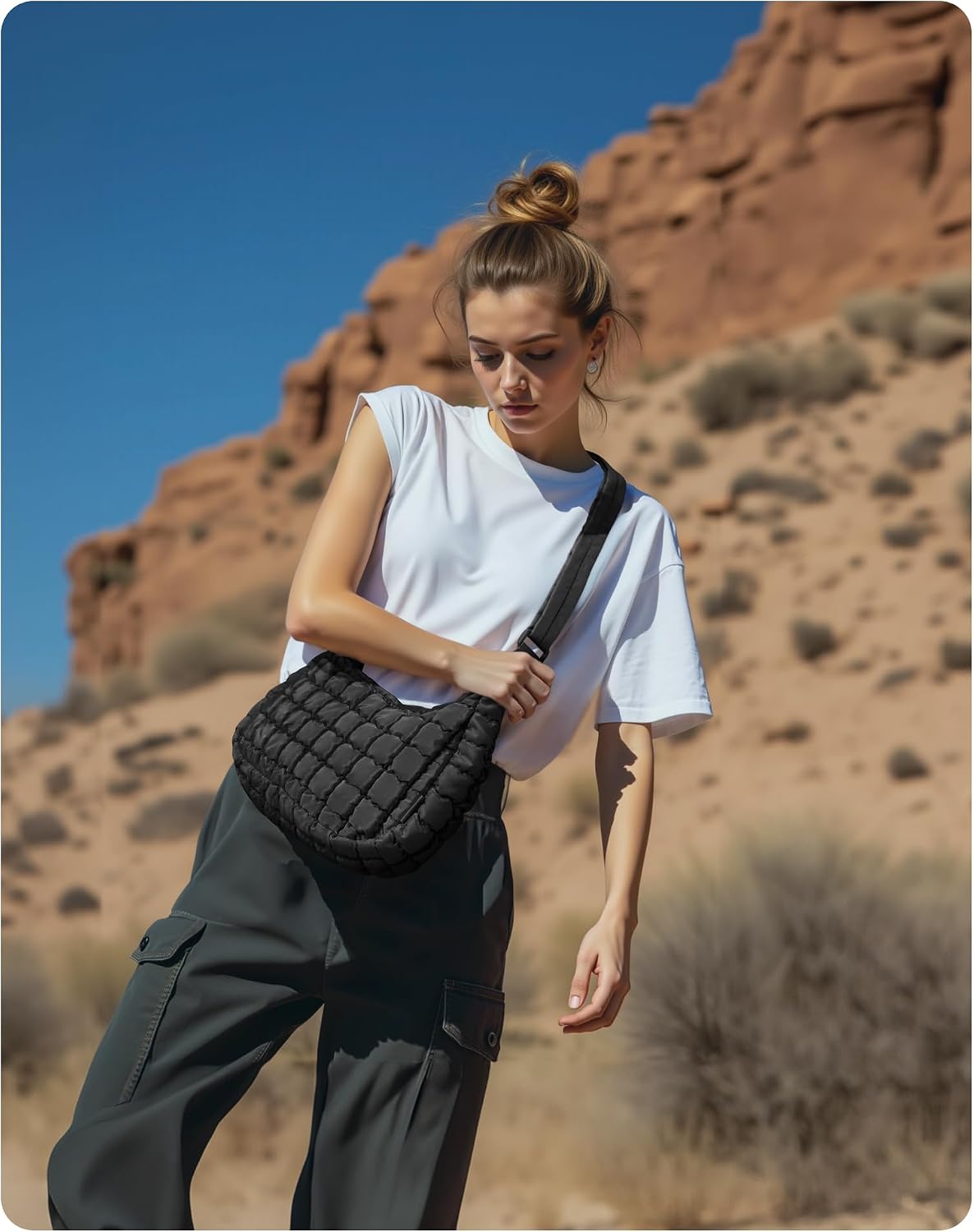 Detalle de Crossbody quilted hobo bag 13x4x8 in