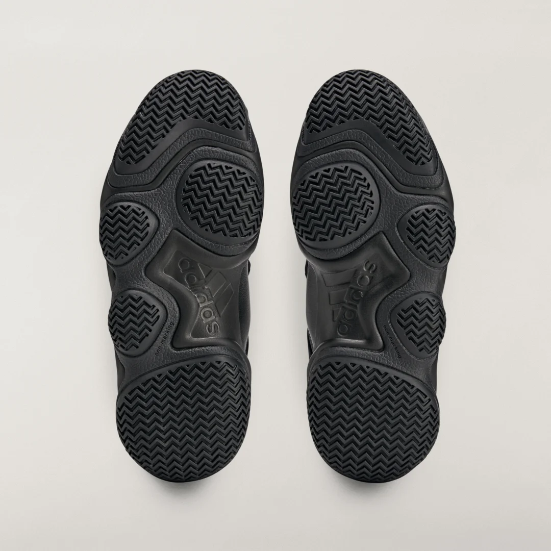 Detalle 2 de Zapatilla Y-3 MEGABALL de Adidas: estilo y presencia premium en negro