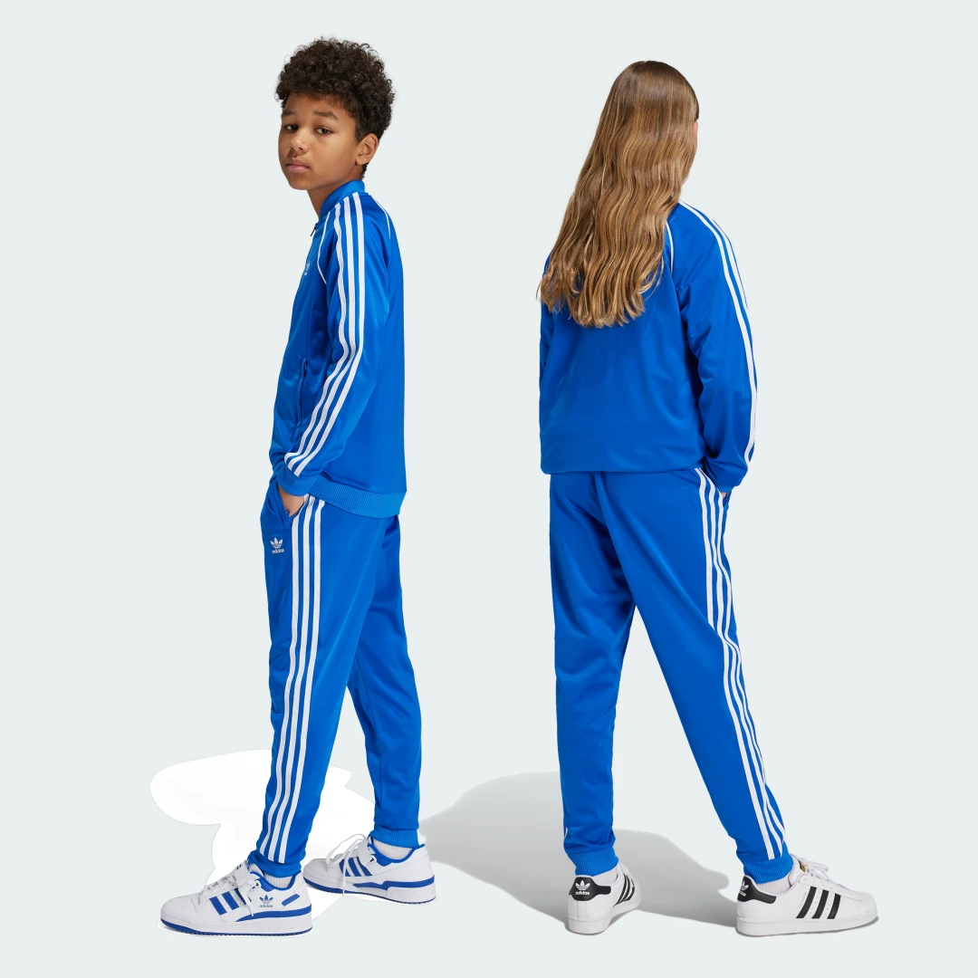 Detalle 2 de Pantalón SST Adicolor (Adolescentes) de Adidas: estilo y comodidad para el día a día