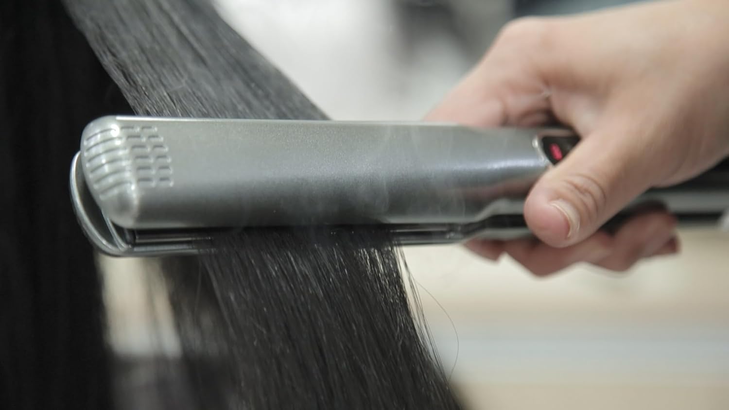 Detalle de Lizze Extreme Professional Hair Straightener with Nano Titanium Technology