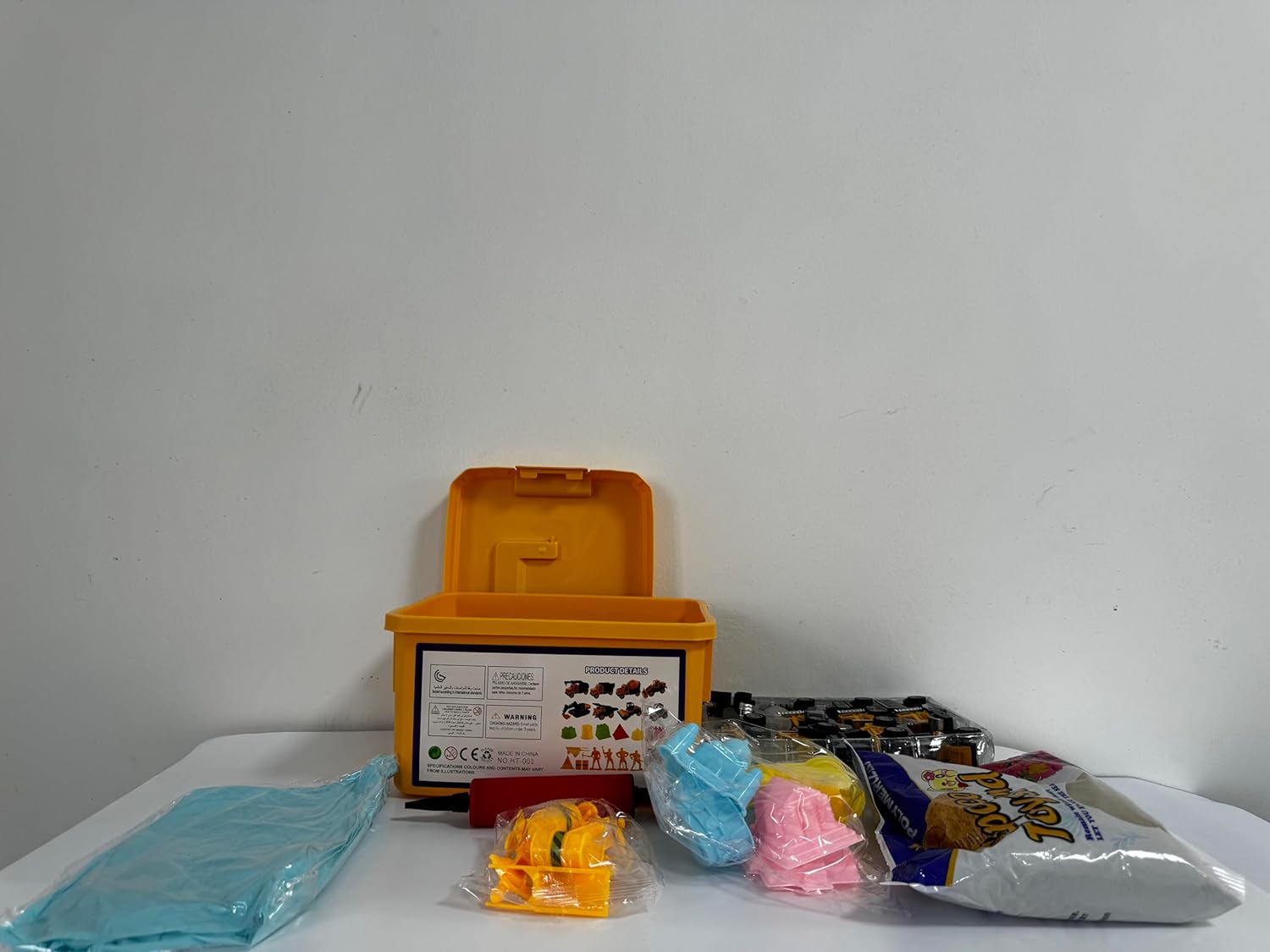 Thumbnail 1 de Play Construction Sand Kit (2.2 lbs Magic Sand) with 8 Alloy Vehicles, Inflatable Sandbox, Figures & Castle Molds