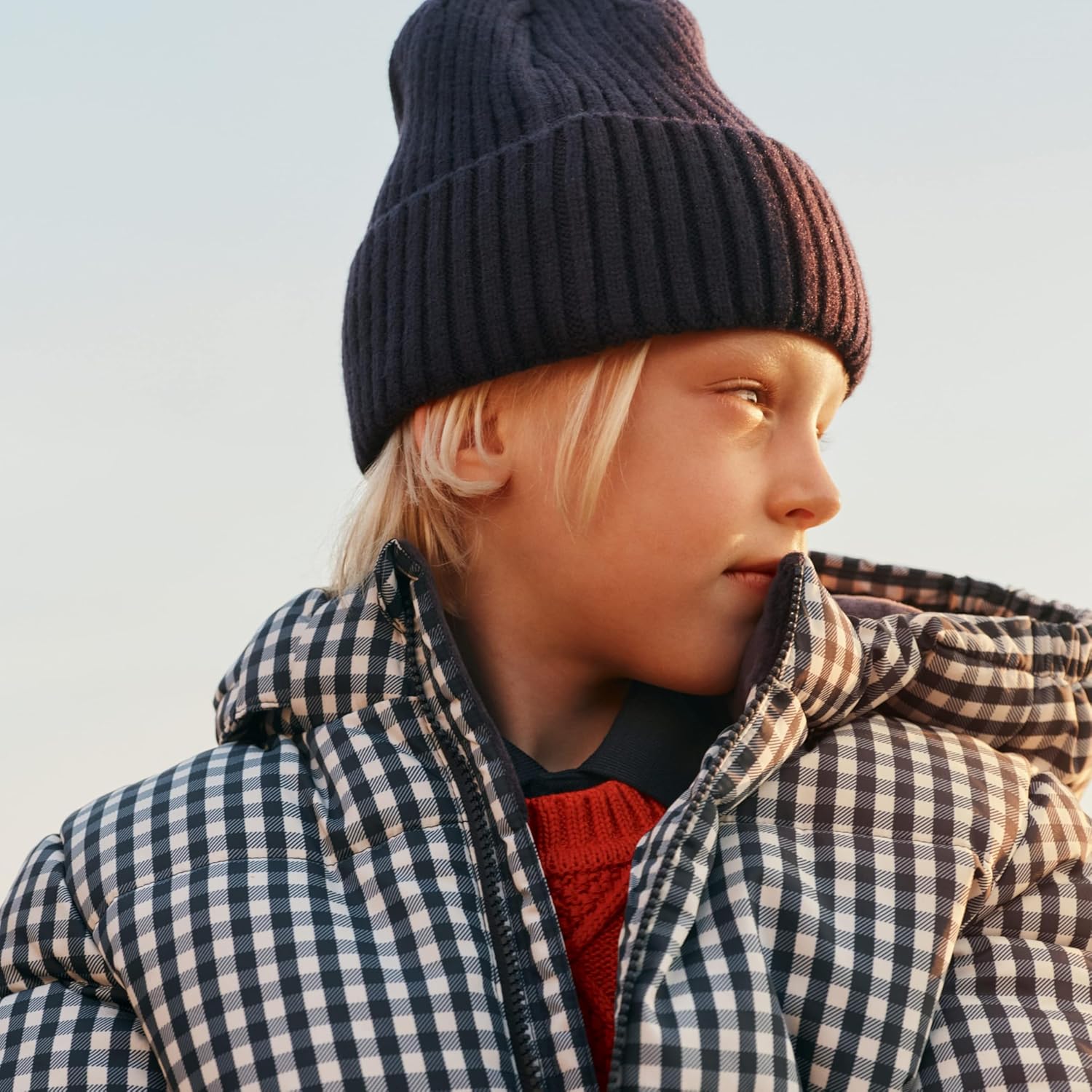 Detalle de Amazon Essentials x Sofia Grainge Water-Resistant Hooded Puffer Jacket for Babies, Toddlers, and Boys