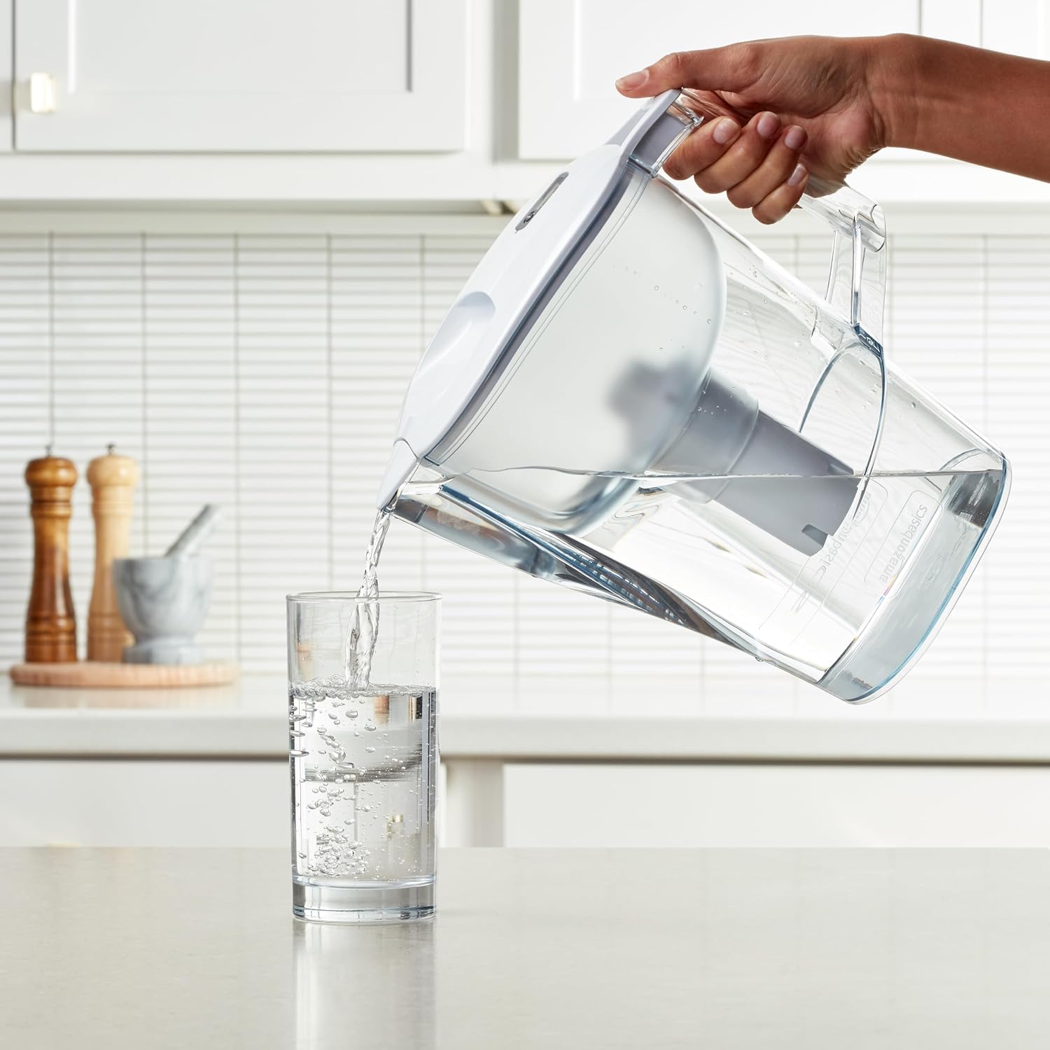 Detalle 1 de Amazon Basics 10-Cup Pitcher with Filter (Brita-compatible) for clean, crisp filtered water