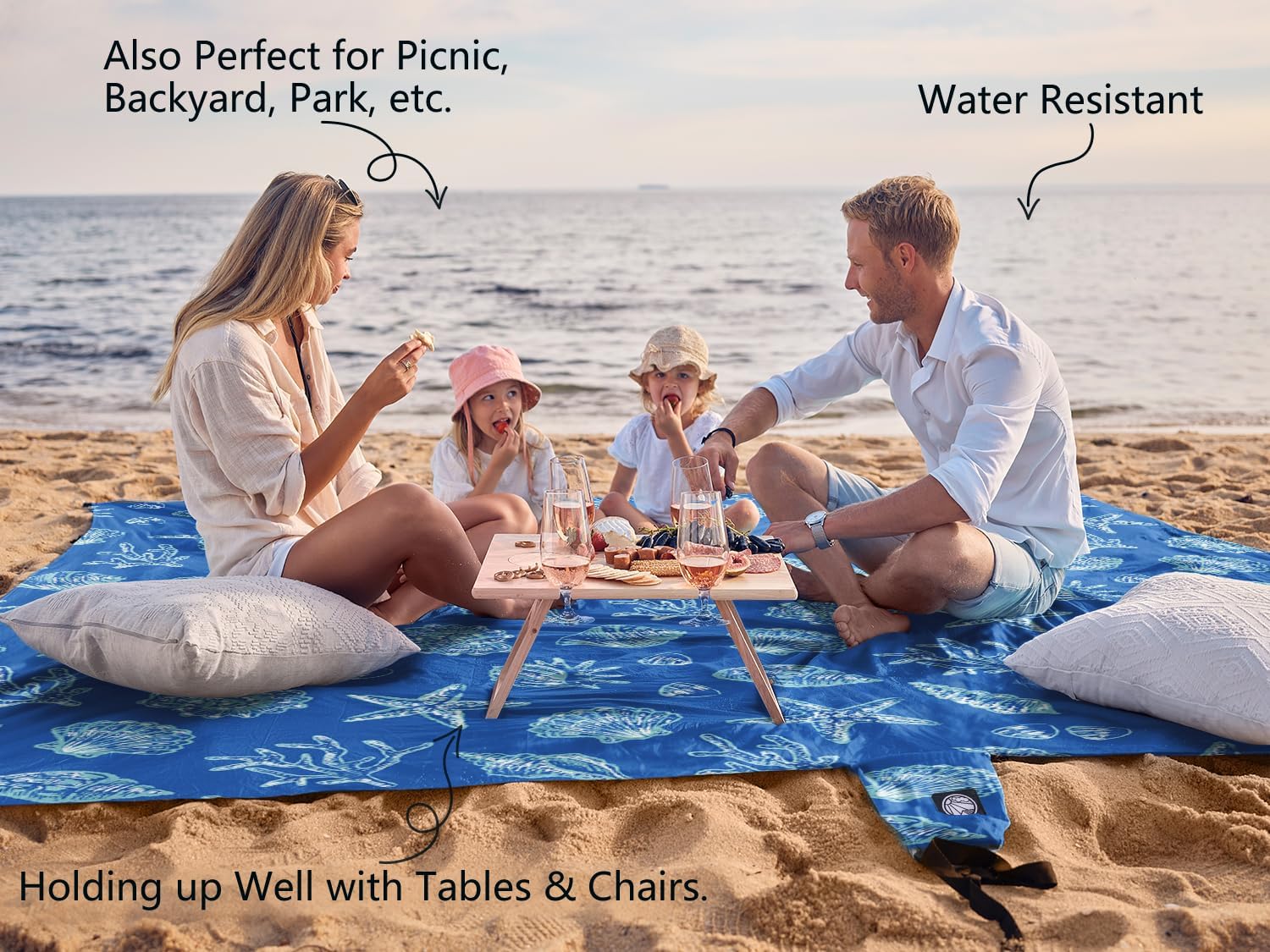 Detalle de WEKAPO Beach Blanket: Oversized, Sandproof & Waterproof 8 x 7 ft with 5 Stakes and 4 Corner Pockets