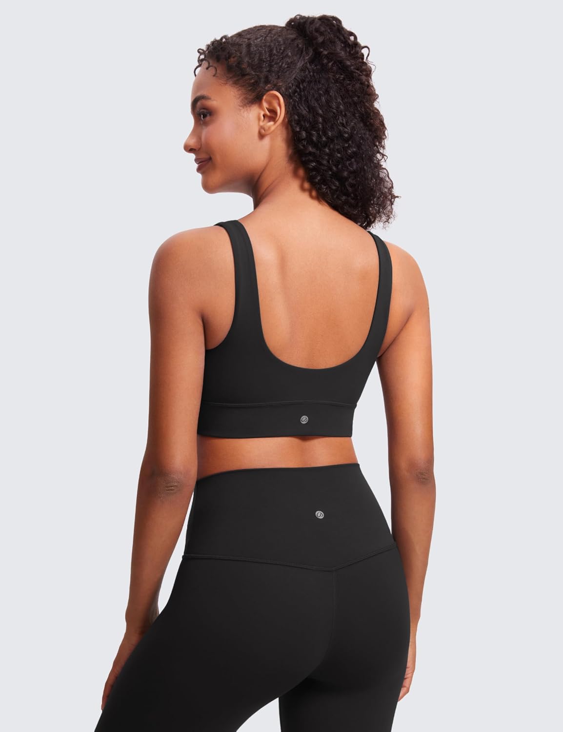 Detalle 2 de CRZ YOGA Women’s ButterLuxe U Back Padded Low Impact Sports Bra Crop Top